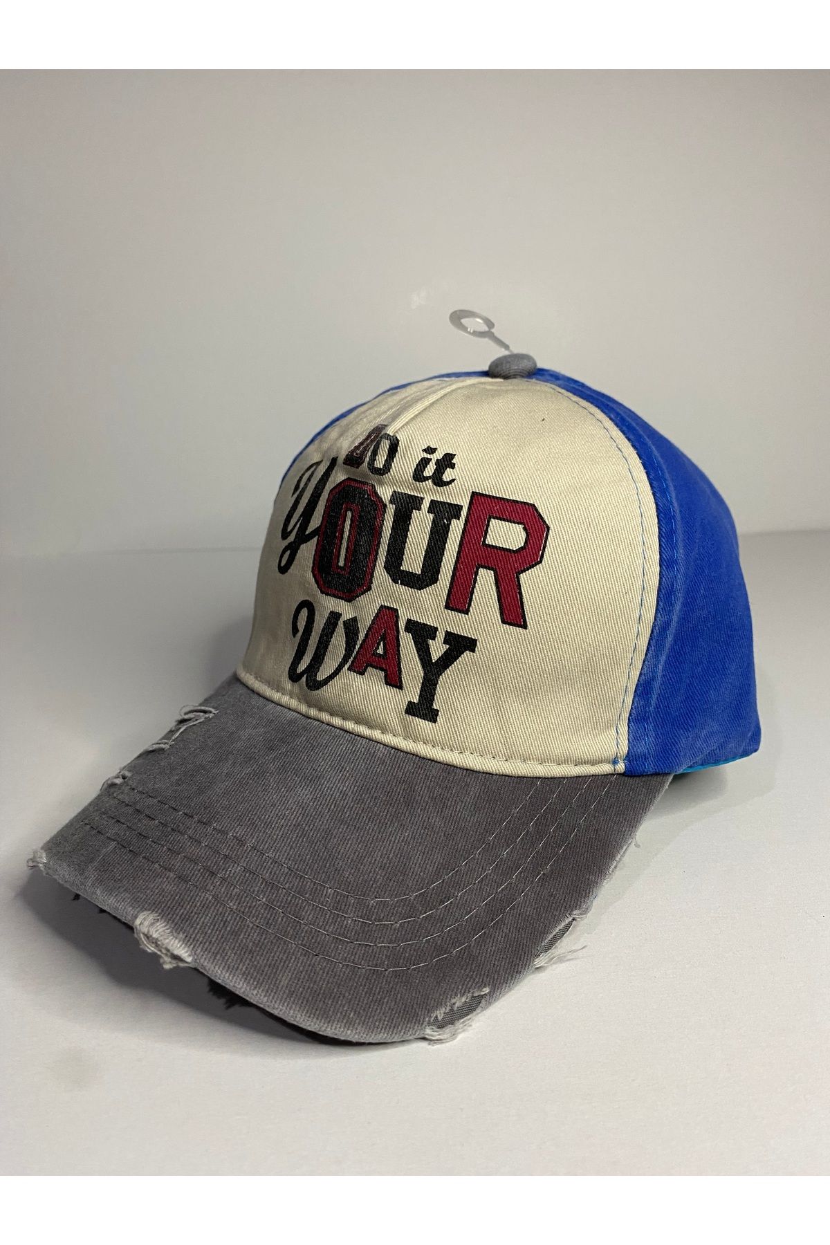 MODA Vintage Nakışlı Yırtık Şapka – “Do It Your Way” Tasarım
