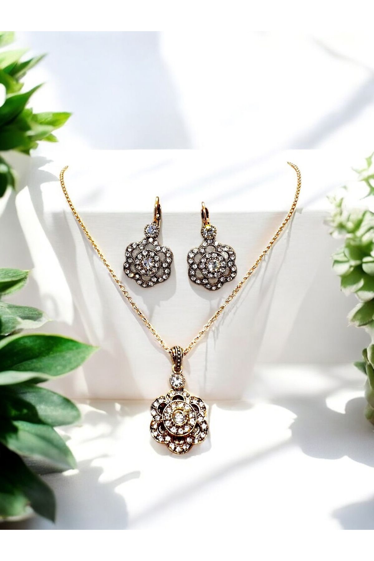 FUYA JEWELLERY Zirkon Taşlı Çiçek Motif Kolye, Küpe Set