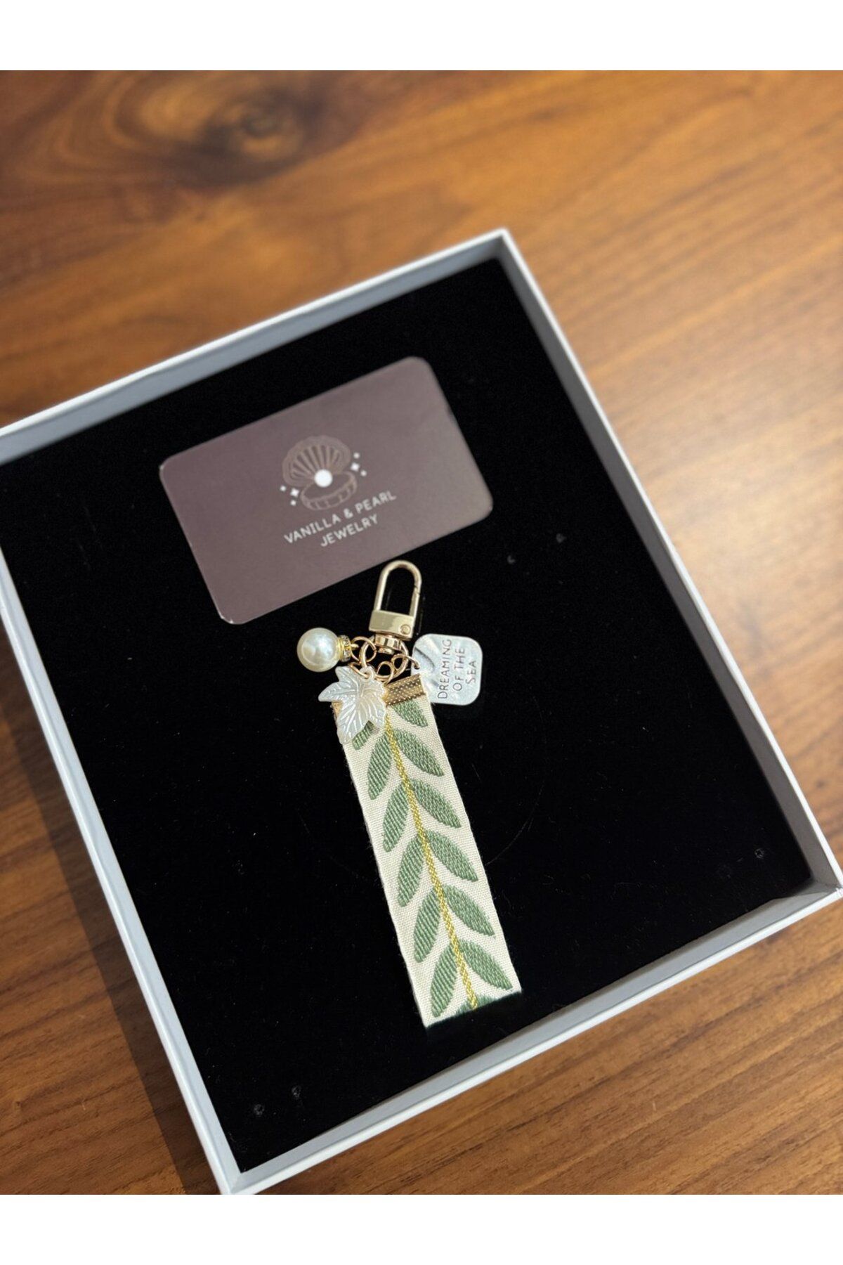 vanilla & pearl jewelry Yaprak ve İnci Detaylı Bohem Anahtarlık