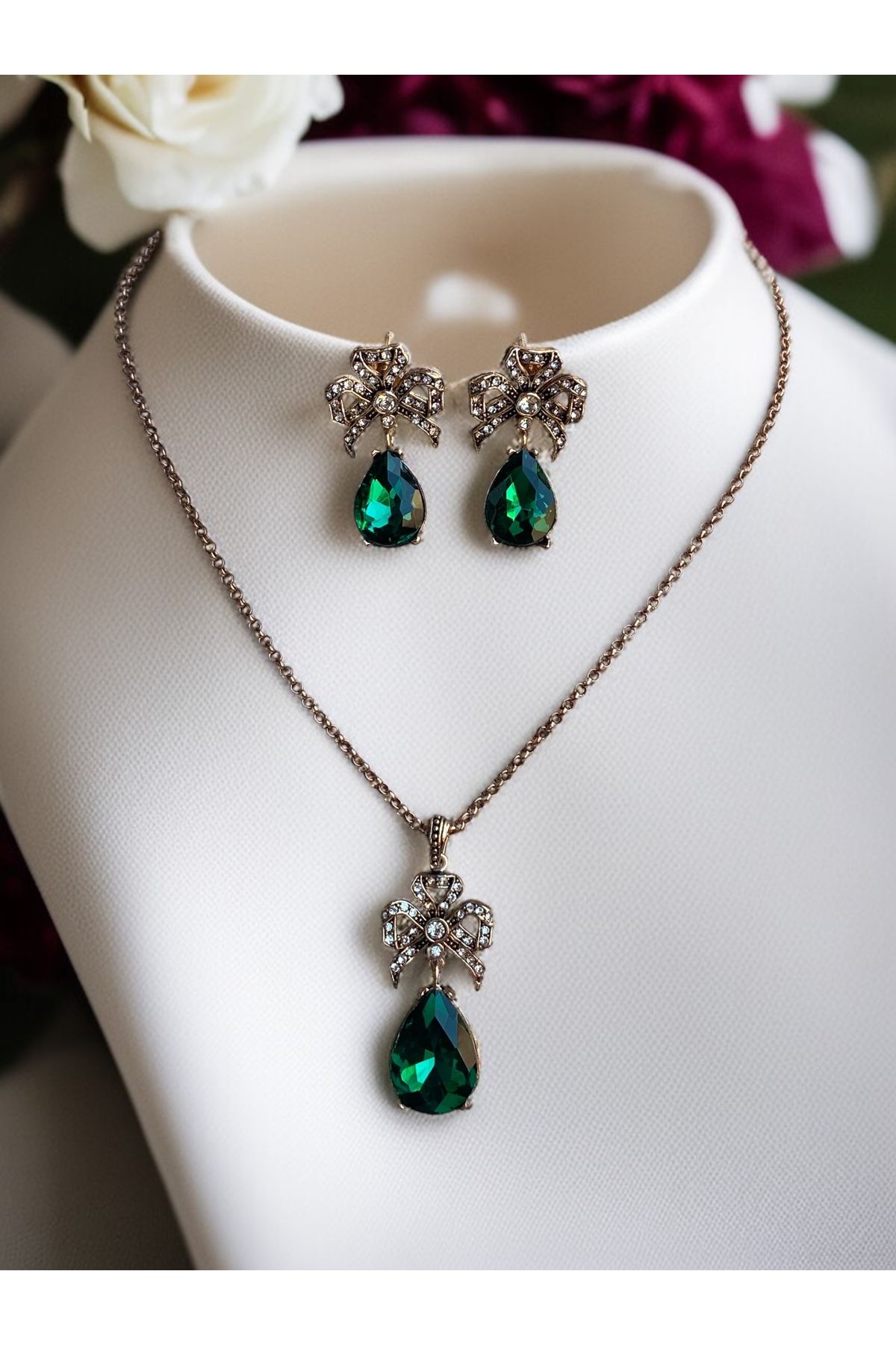 FAYRA ACCESSORIES Zirkon Taşlı Fiyonk Küpe ve Kolye Seti