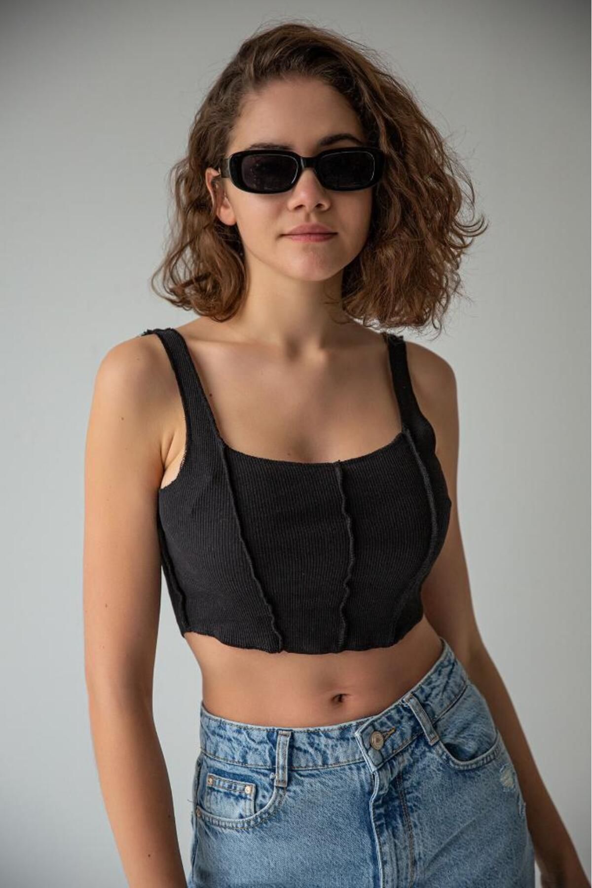 bases. Siyah Korse Dikiş Detaylı Oval Kesim Crop Fitilli Atlet