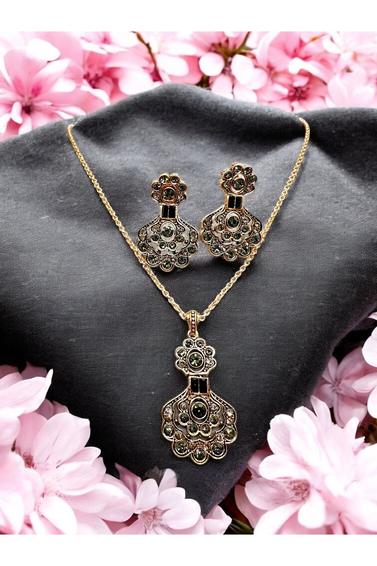 FUYA JEWELLERY Baget Taş Detaylı Elmas Montür Kolye, Küpe Set