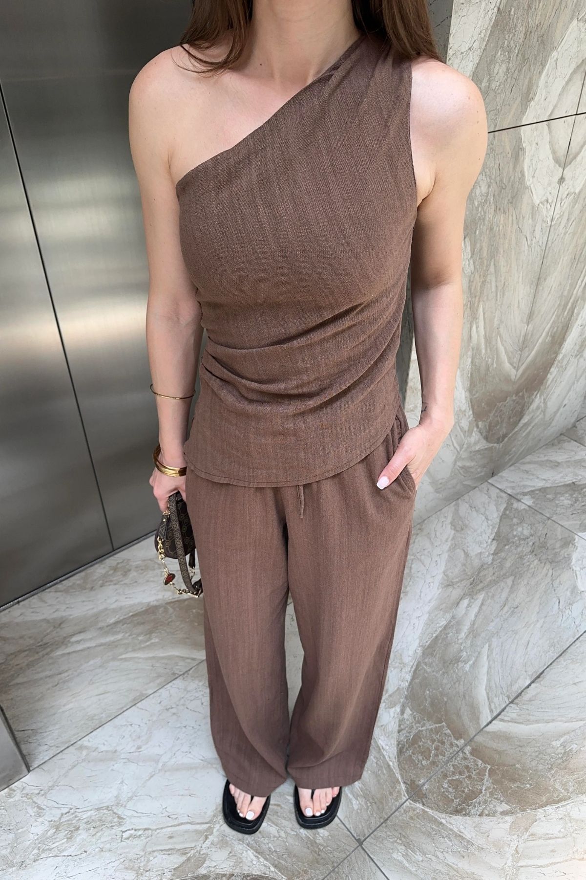 FMN Butik pinterest tasarım yırtmaçlı tek omuz asimetrik bluz bağlamalı geniş paça pantolon ikili keten takım