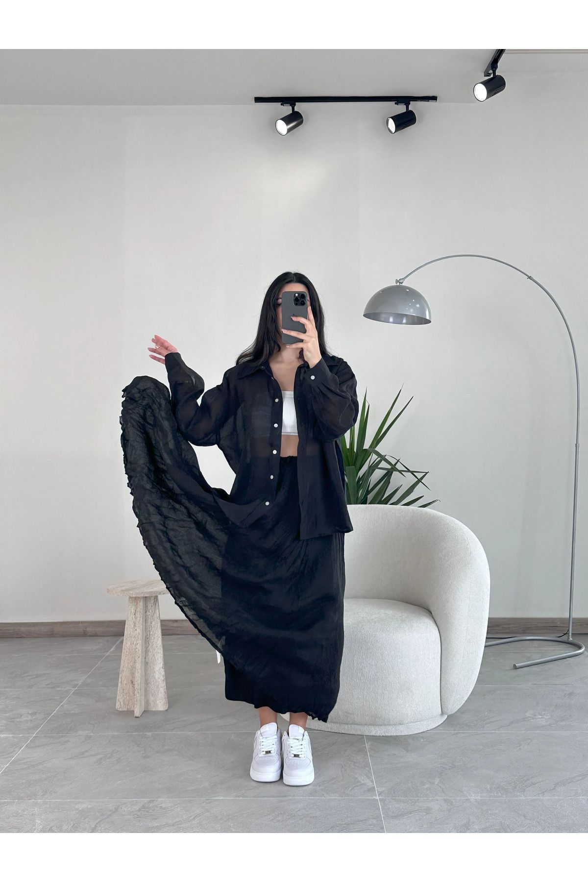 Kyra Studios Siyah İpeksi Gömlek ve Kırışık Etek Takım 3010