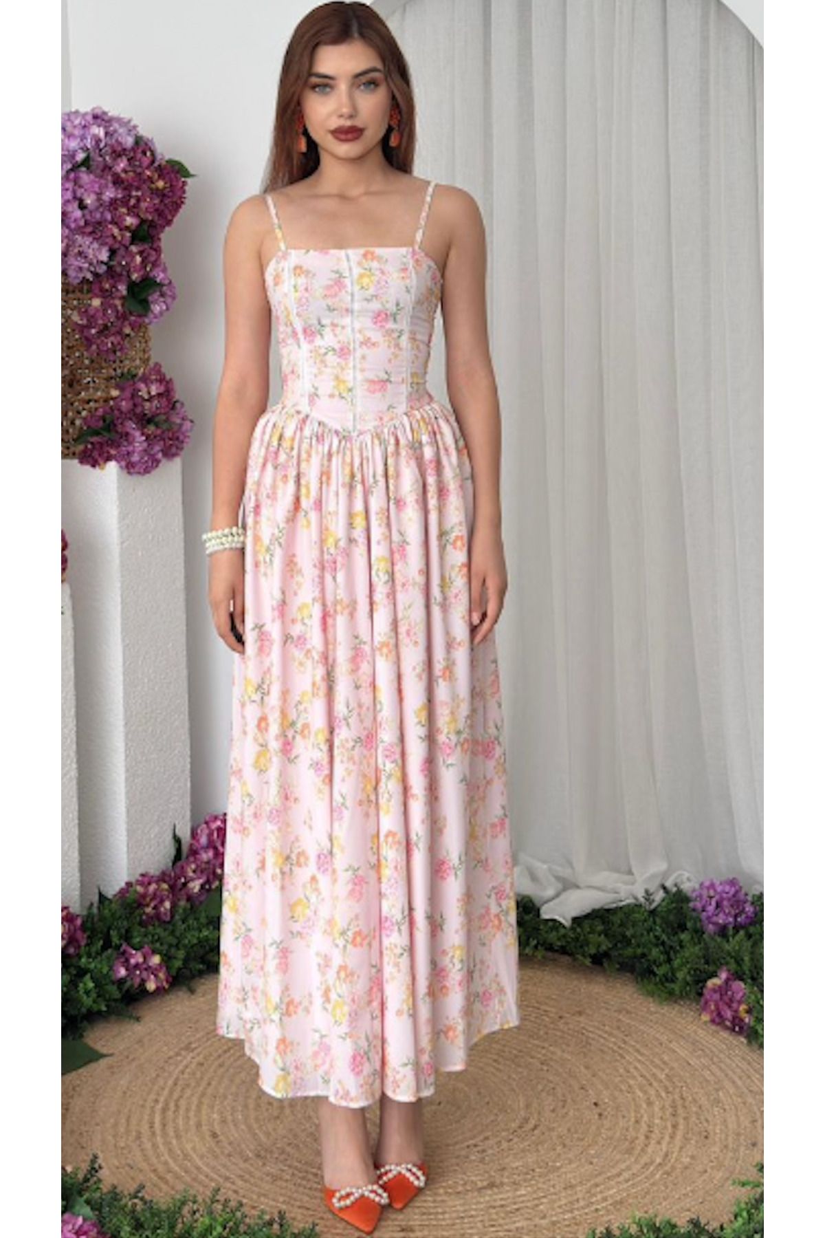 Julidress Korse Görünümlü Pileli Çiçek Desenli Astarlı Midi Boy Premium Elbise