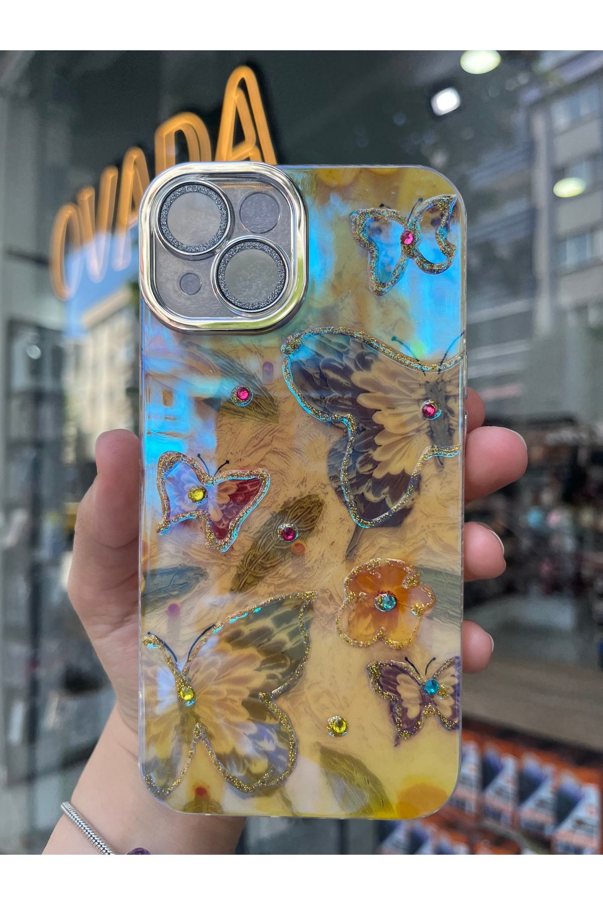 OVADA İPhone 13/14 Uyumlu Simli Kamera Korumalı Çiçek Desenli Taşlı Hologramlı Lüks Kılıf