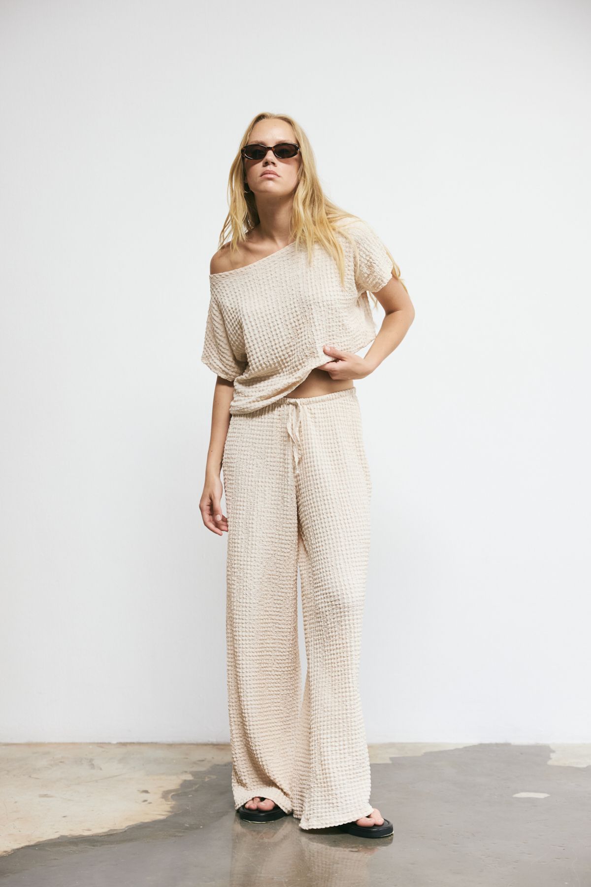bases. Dokulu Rustik Wide Leg Dökümlü Pantalon
