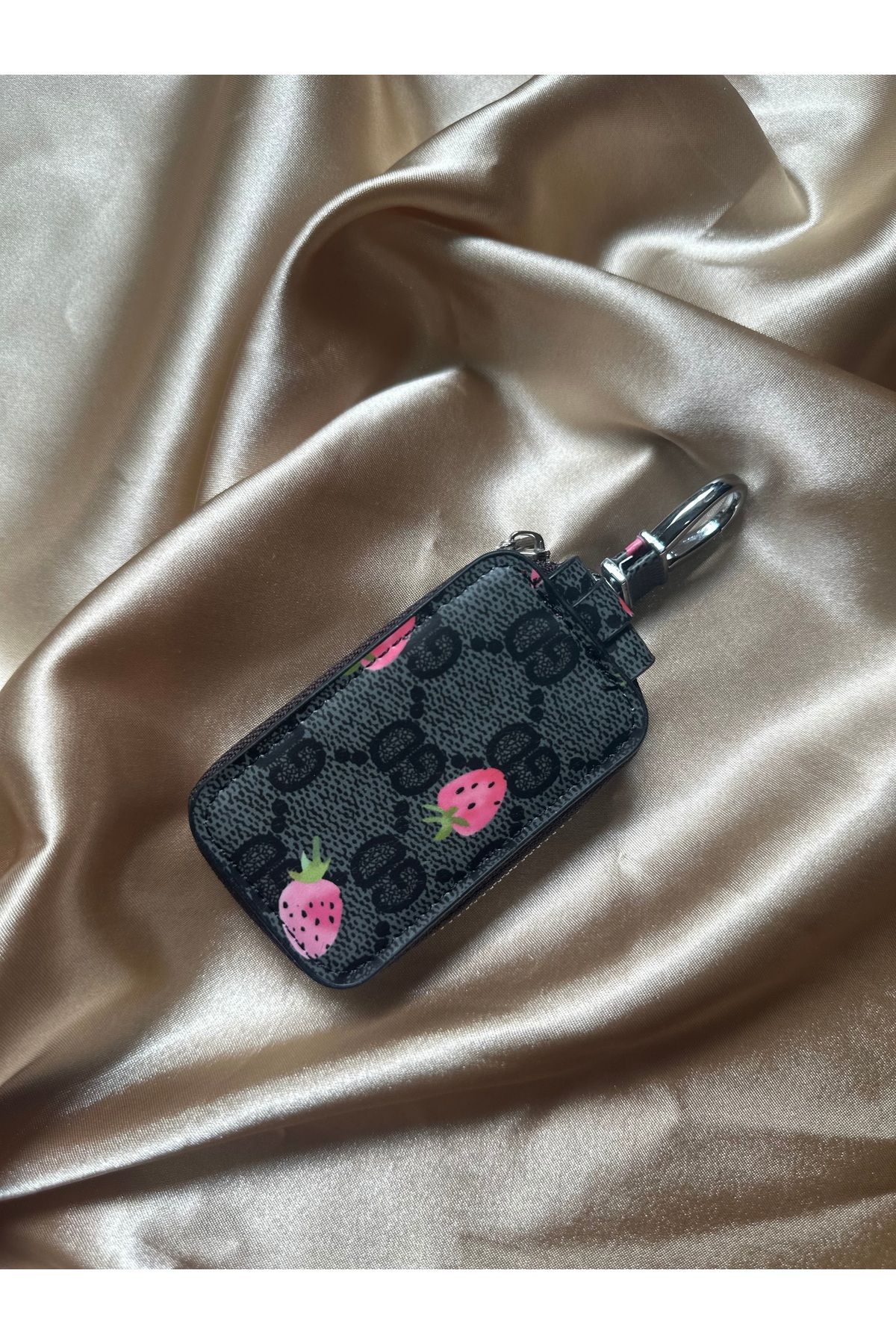 Mien Store Çilek Desenli Mini Anahtarlık Çanta