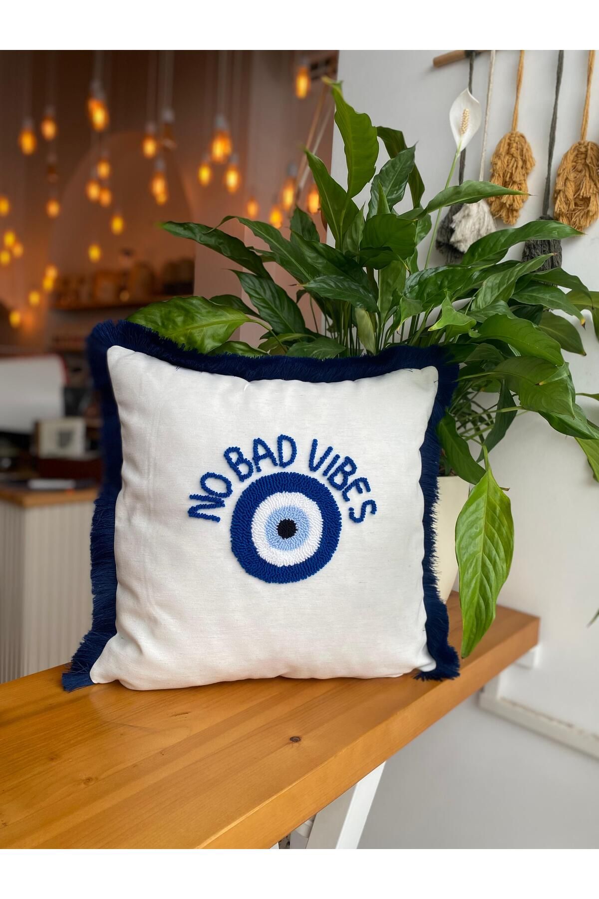 RahanDesign No Bad Vibes Yazılı Nazar Boncuğu Desenli Pucnh İşlemeli Lacivert Saçaklı Kırlent Kılıfı - 43x43cm