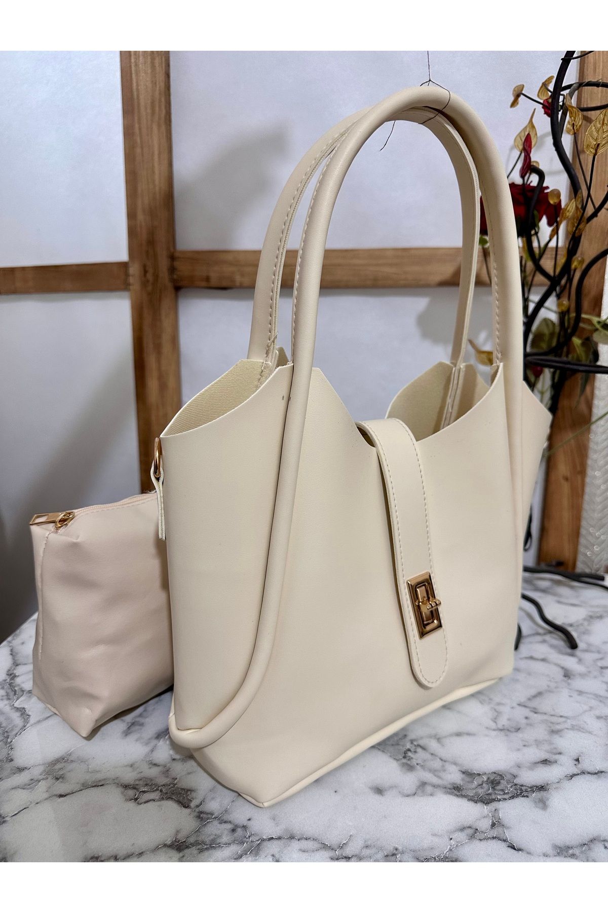 Liva style Kadın Krem Suni Deri Çanta – Önden Kilitli Detaylı Omuz Çantası – Liva Style