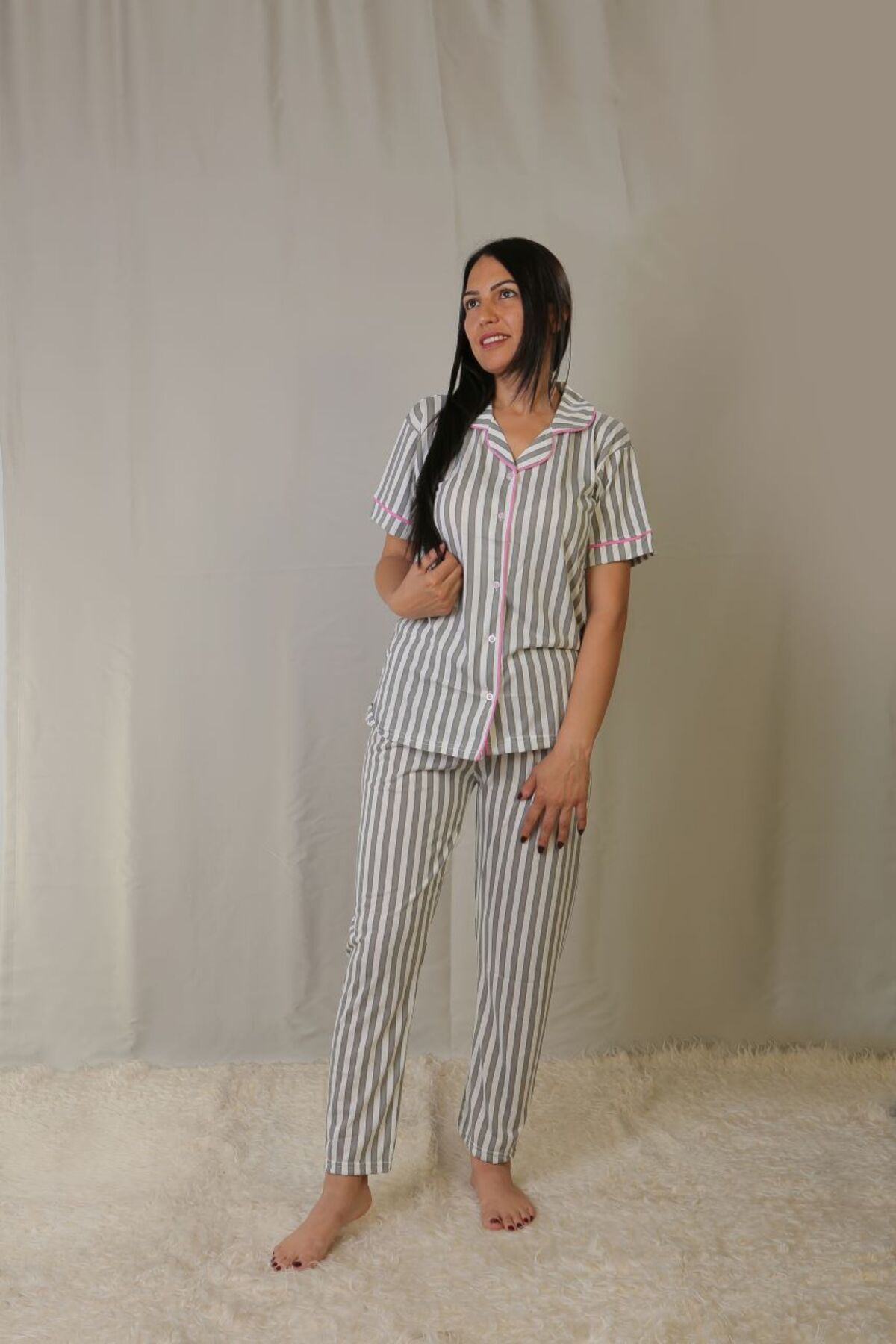 emsal özgür tekstil Kadın Önden Dügmeli Kısa kollu Gri Çizgili Gömek Model Pjama Takımı