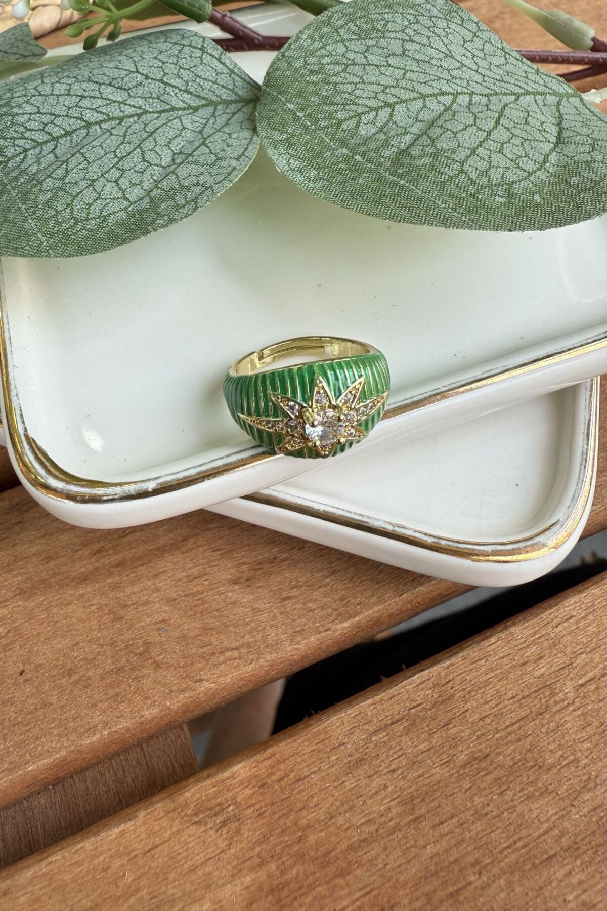 My Joyas Design 14K Altın Kaplama Yeşil Mineli Victoria Serçe Parmak Yüzüğü