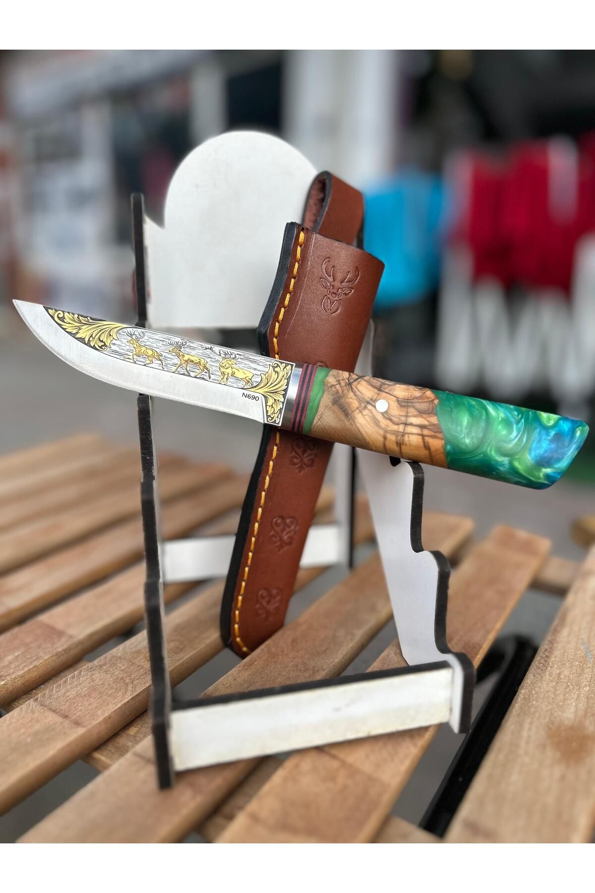 EL YAPIMI El yapımı gravür işlemeli N690 Puukko bıçak.