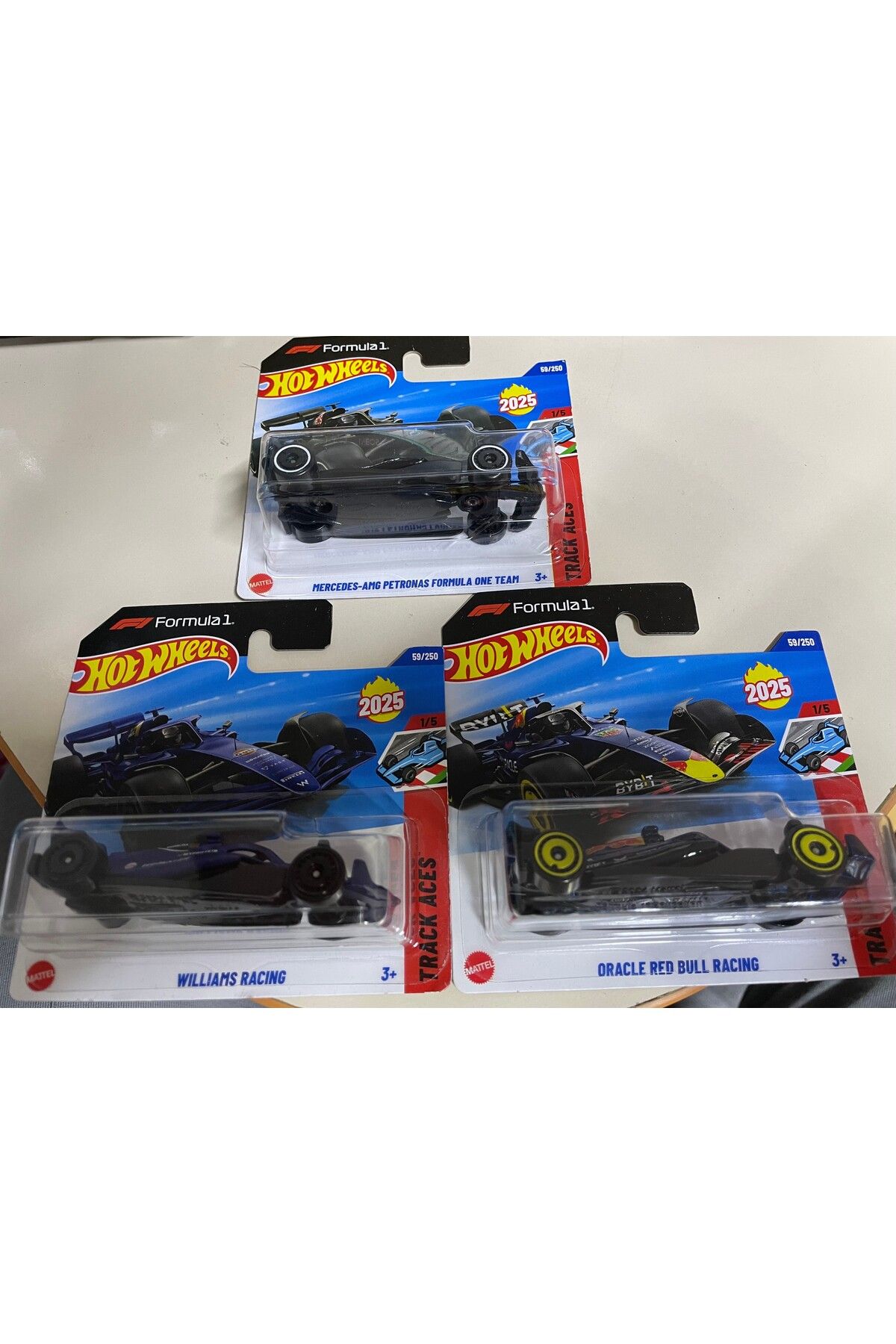 HOT WHEELS Formula 1 2025 Track Aces 3’lü Set – Mercedes, Red Bull, Williams Yarış Arabaları