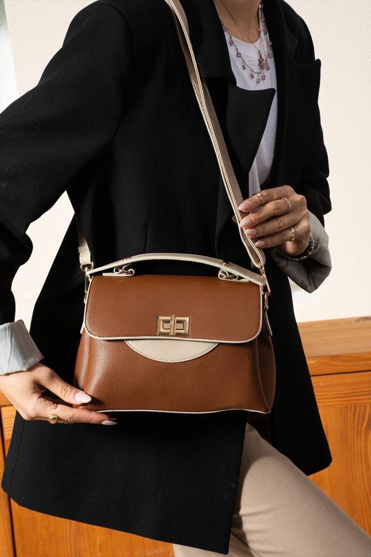 Liva style Kadın Yeni Sezon Kahverengi ve Bej Suni Deri Kaliteli El ve Omuz Çantası – Liva Style