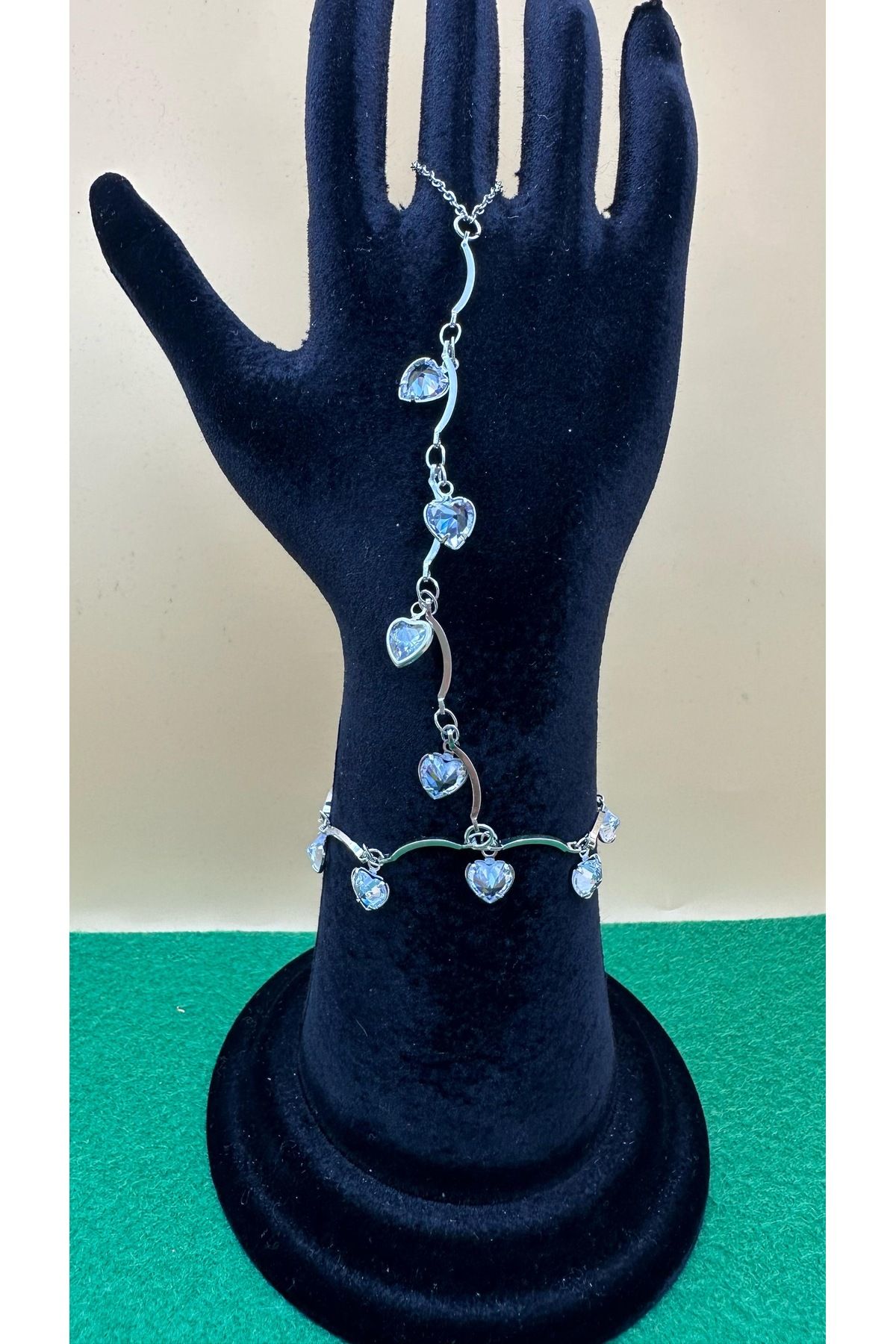 Gül Accessory Gümüş Renk Kalpli Zirkon Taşlı Özel Tasarım Şahmeran