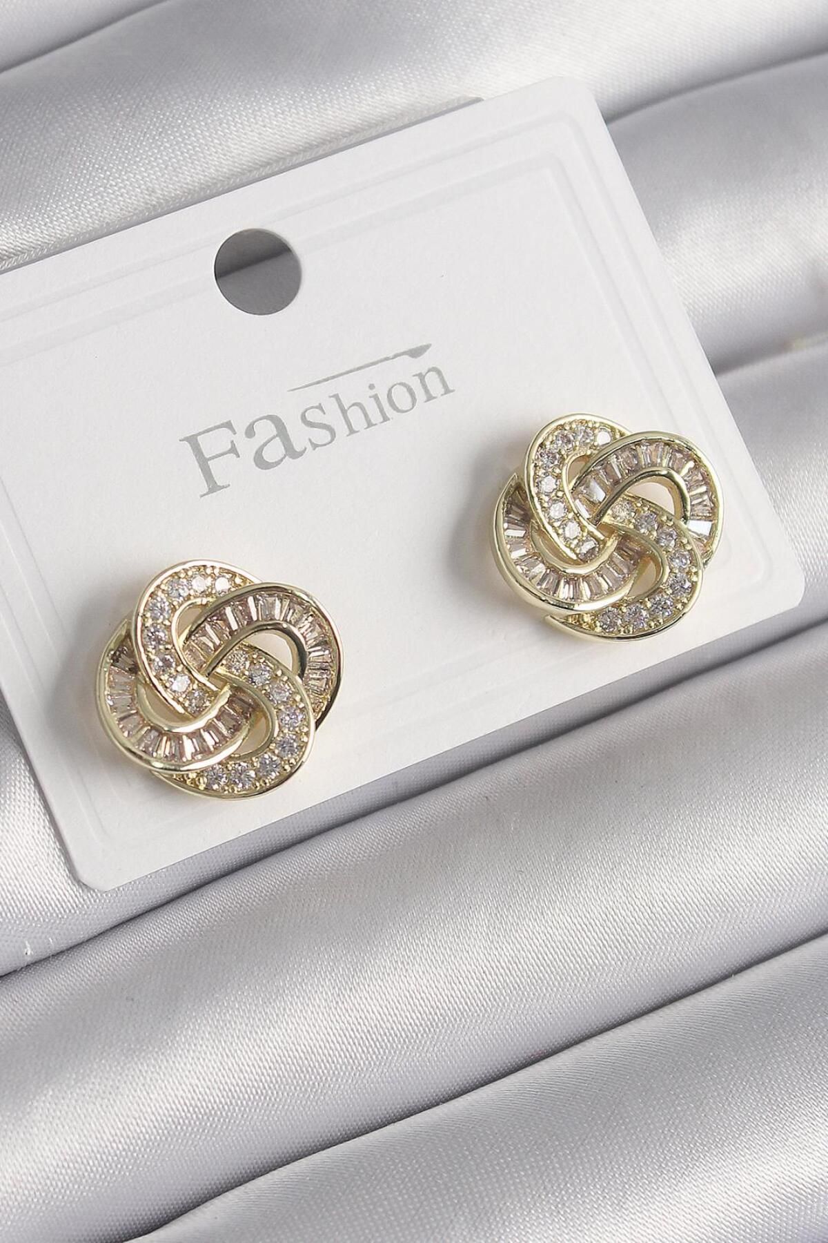AfraBeauty 925 Ayar Paslanmaz Çelik Gold Zirkon Taşlı Çiçek Model Kadın Küpe