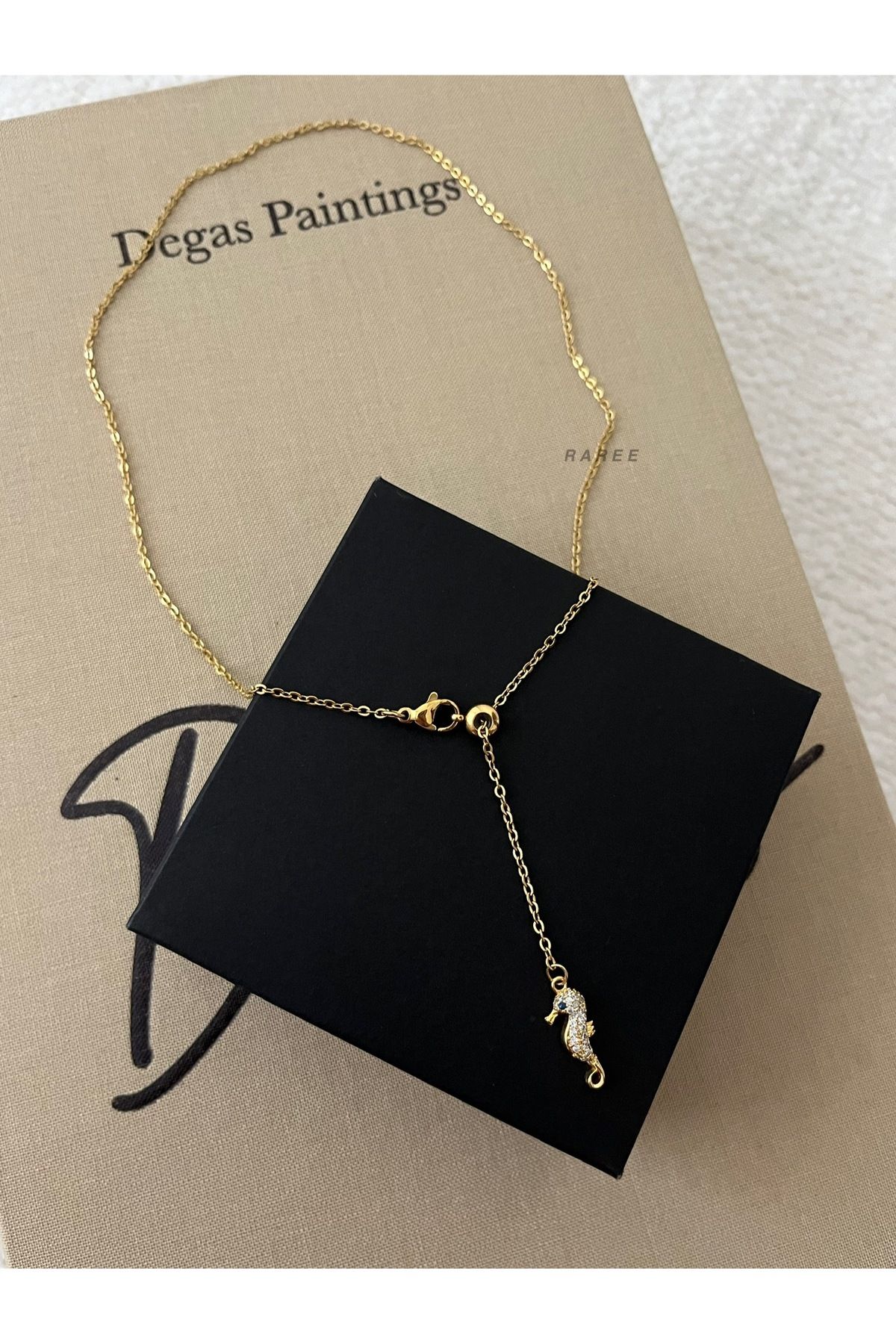 Raree Jewellery Asansörlü zirkon taşlı deniz atı sallantılı çelik zincirli kolye