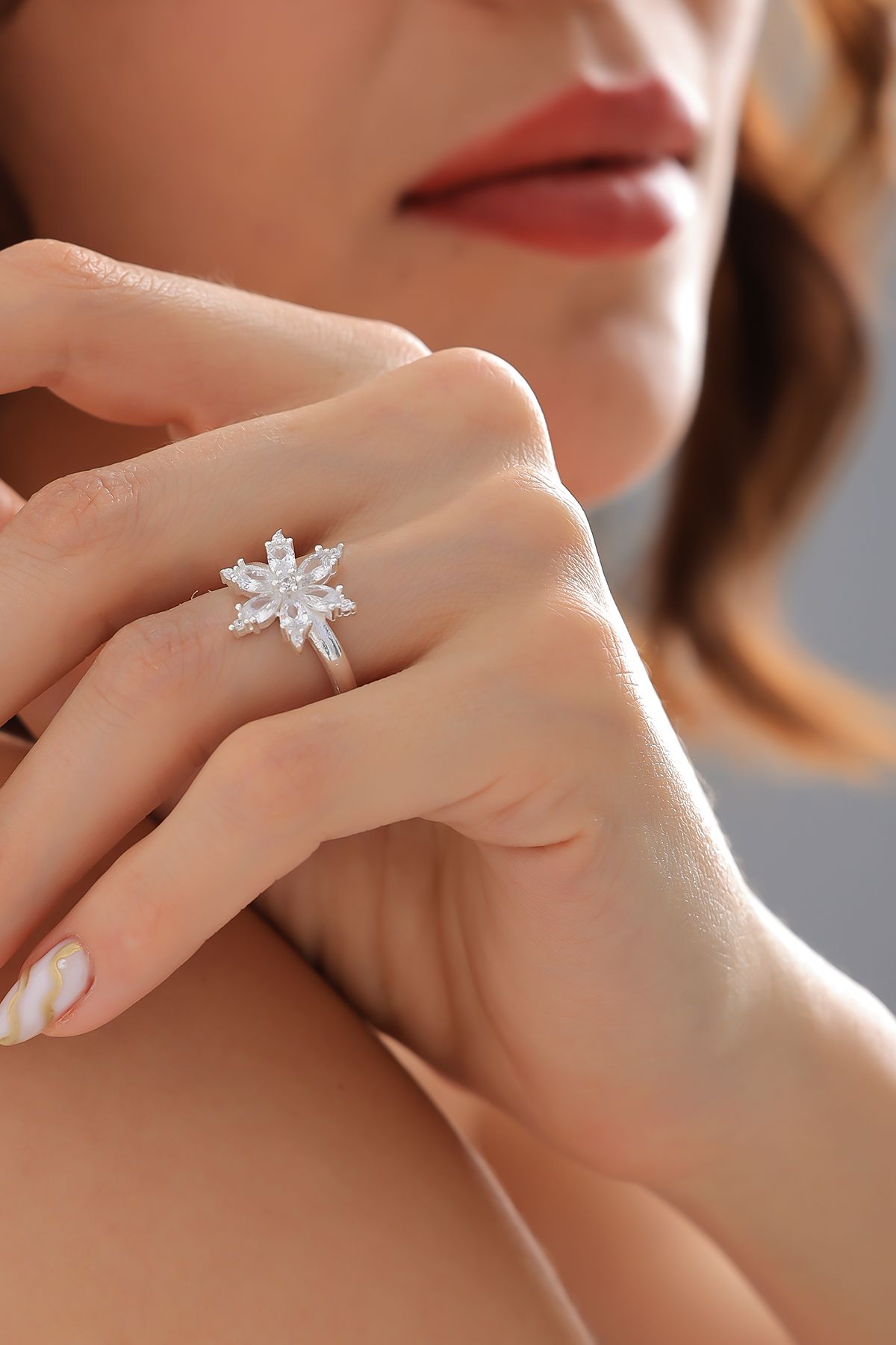 Lucente Jewellery Özel Hediye Kutulu Beyaz Lotus Çiçeği Ametist Taşlı Gümüş Kaplama Ayarlanabilir Manolya Çiçeği Yüzük