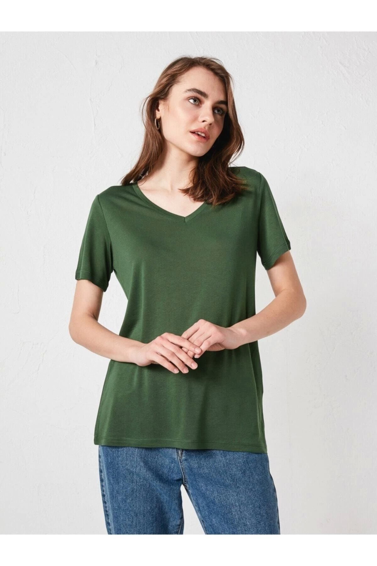 LC Waikiki LCWAIKIKI Your Fashion Style'dan Kadın Yeşil Tişört V Yaka Düz Yeşil Kısa Kollu Basic