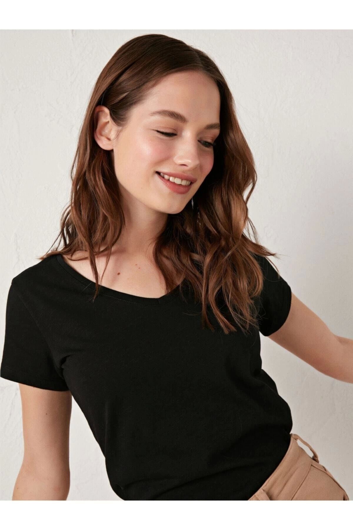 LC Waikiki LCWAIKIKI Your Fashion Style'dan Kadın Siyah Tişört V Yaka Düz Kısa Kollu Basic