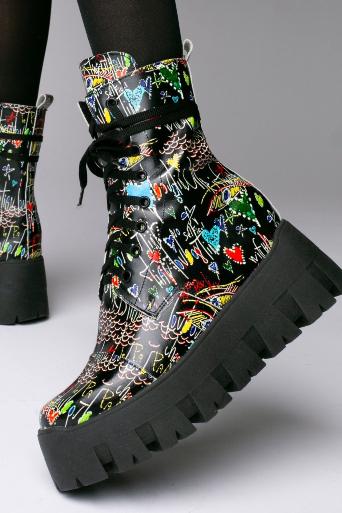 Vanilla Days-Bocanci Desire, piele neteda neagra cu desene 2