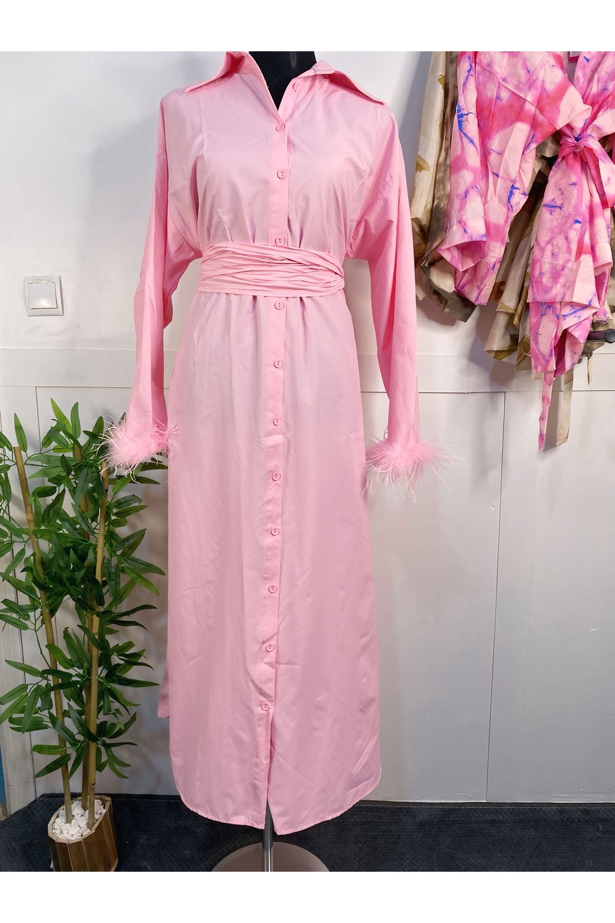 MODAAVM Pembe kolları tüylü elbise