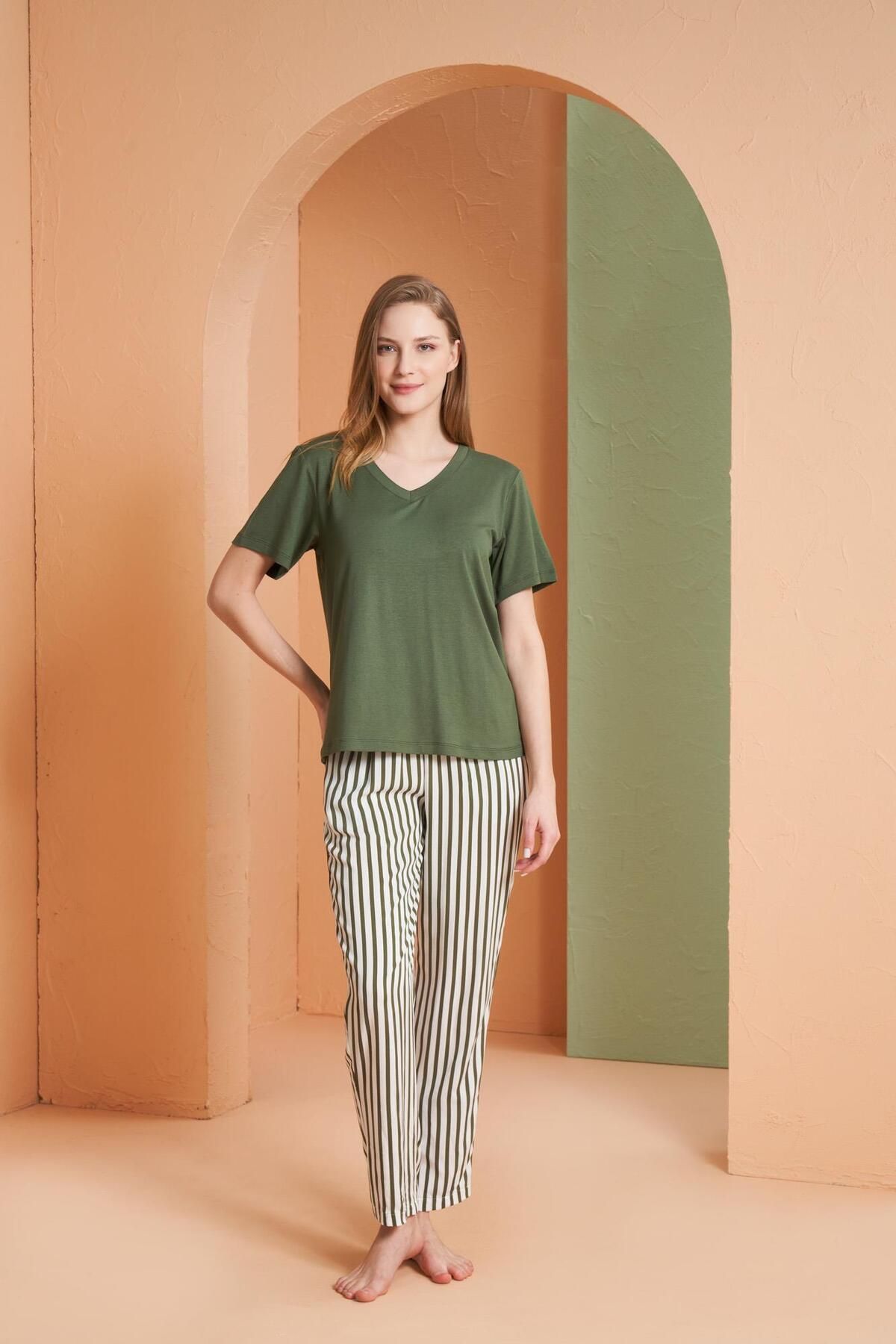 PJS Kadın V Yaka Yarım Kollu Çizgili Pijama Takım