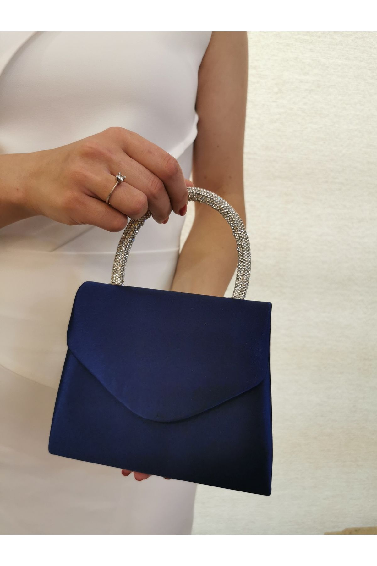 BEEGİ CONCEPT KADIN SATEN LACİVERT ABİYE CLUTCH GECE ZİNCİRLİ DÜĞÜN ÇANTASI
