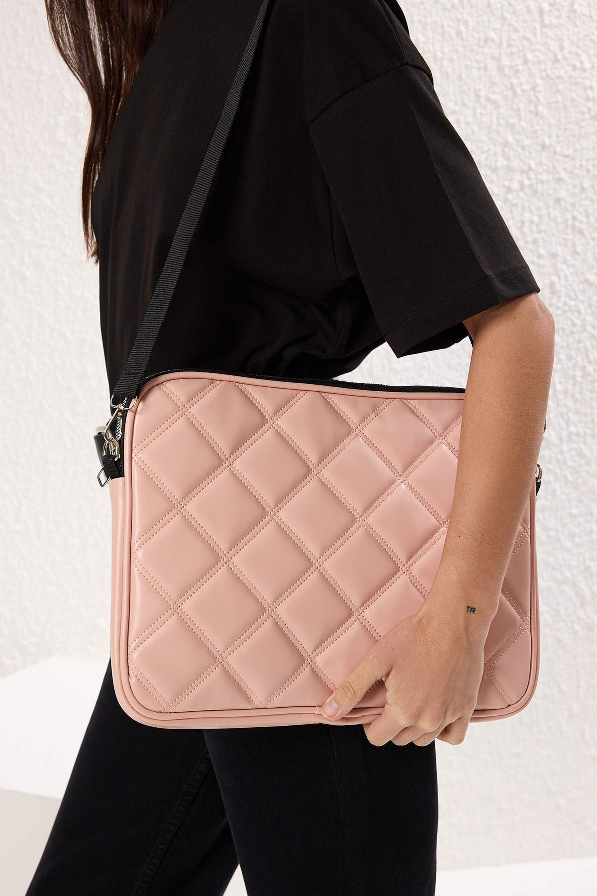 soft-pink-womens-laptop-briefcase-takss25lc00