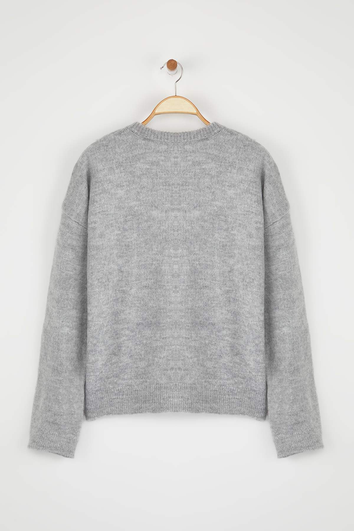 Trendyolmilla  Wardrobe Essentials Gri Yumuşak Dokulu Geniş Kalıp Basic Triko Kazak | TWOAW26KZ00088 - Görsel 7