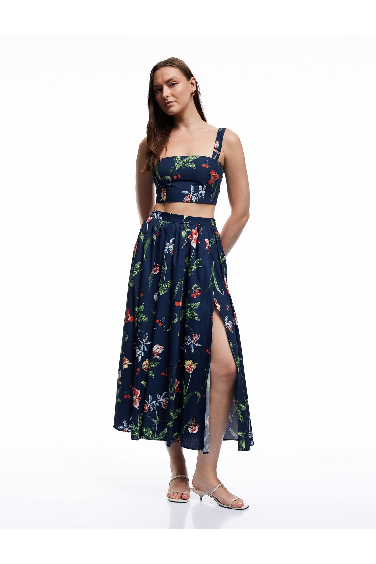 Koton Pamuklu Poplin Kumaş Slim Fit Kare Yaka Askılı Kiraz Baskılı Çiçekli Crop Büstiyer