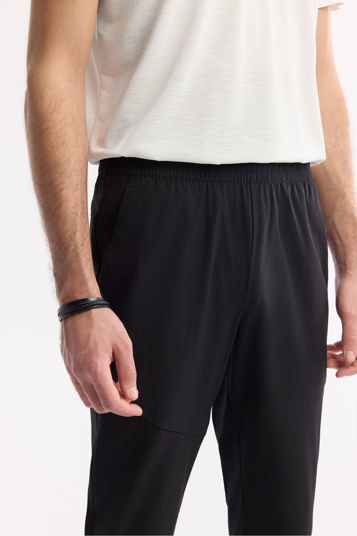 Avva-Men's Black Elastic Waist Side Pocket Segmented Technical Fabric Jogger A51Y3421 5
