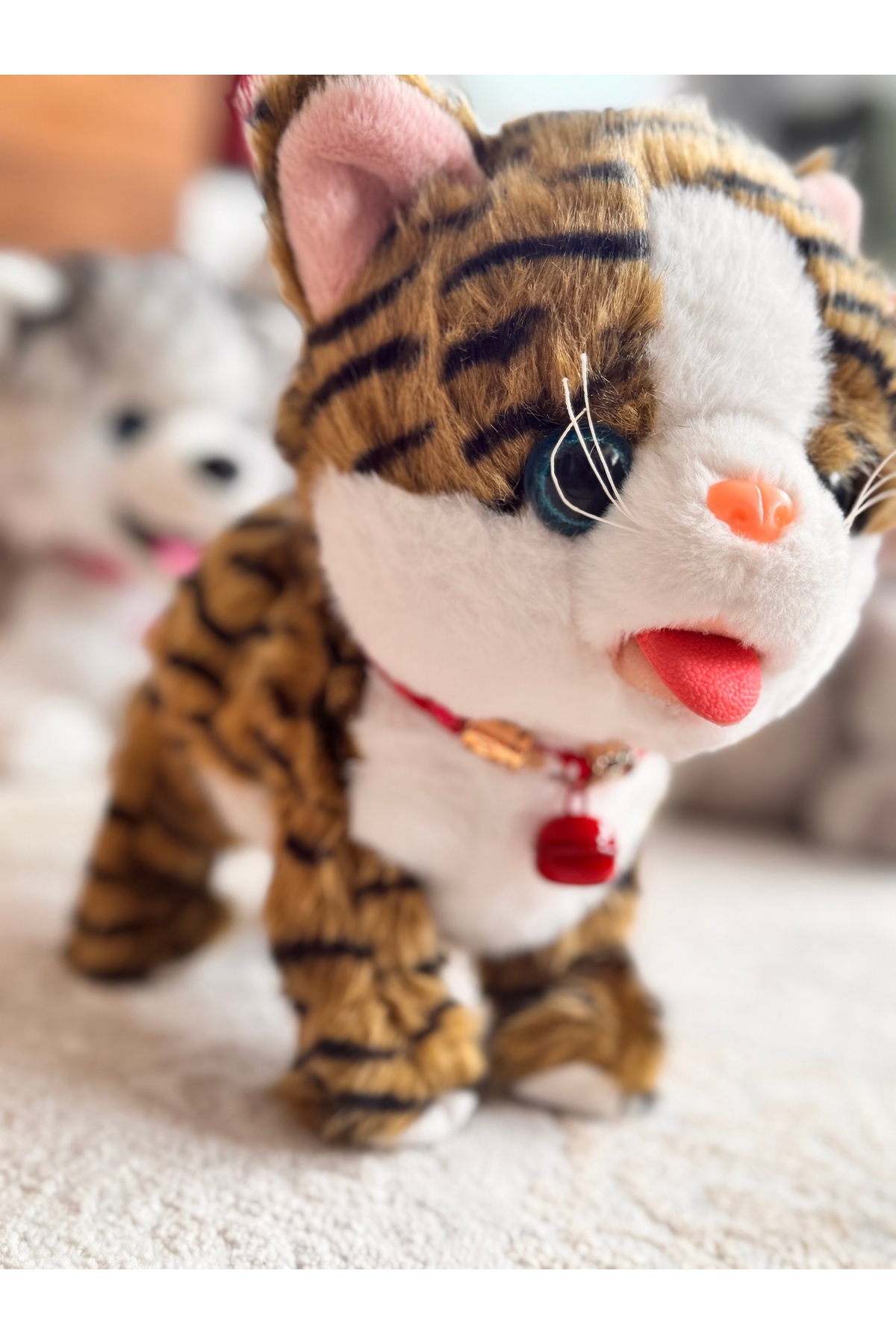 Happy Toys Müzikli yürüyen ses tekrarı yapan dokununca miyavlayan sese duyarlı büyük boy kumandalı kedi oyuncak fotoğrafı 3 (önizleme)