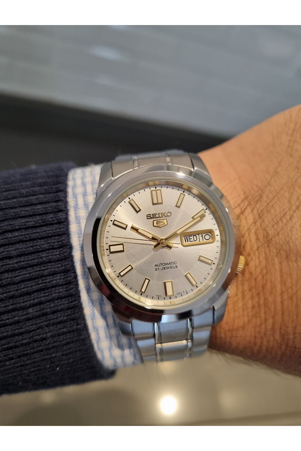 Seiko SEİKO 5- OTOMATİK gümüş Kadran Takvimli Çelik Bilezik 3 ATM Su Geçirmez Erkek Kol Saati