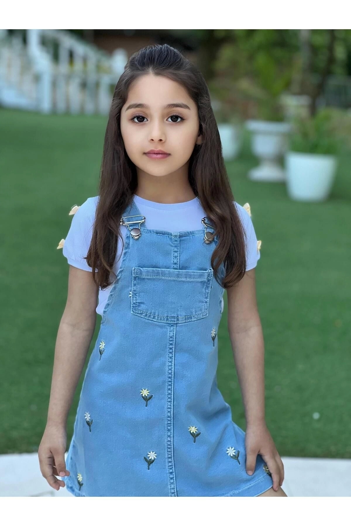 DUDOR KİDS Kız Çocuk Çiçek Nakışlı Kot Jile Elbise Ve Beyaz T-Shirt Takım fotoğrafı 2 (önizleme)