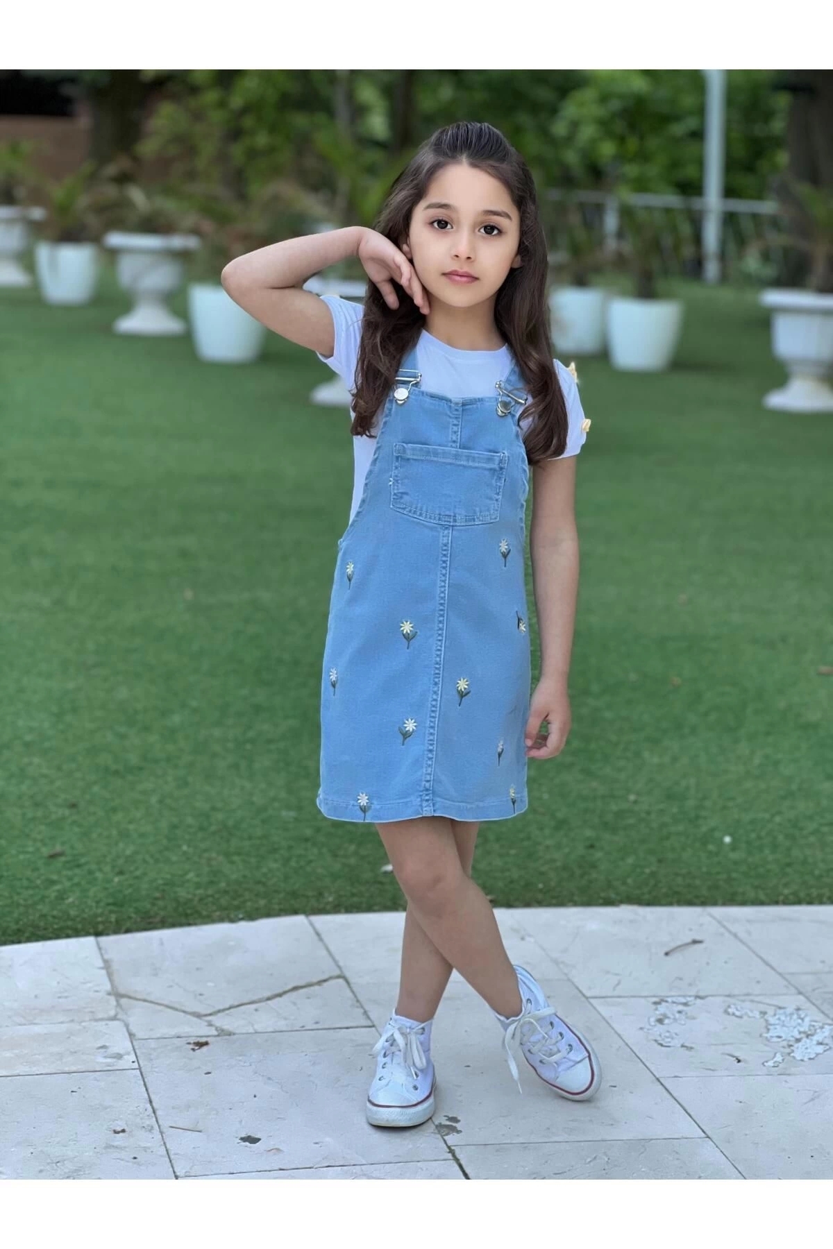 DUDOR KİDS Kız Çocuk Çiçek Nakışlı Kot Jile Elbise Ve Beyaz T-Shirt Takım fotoğrafı 3 (önizleme)