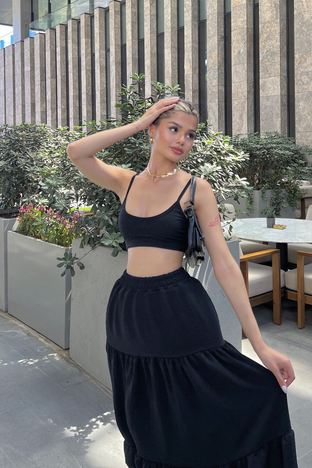 la & vetta-Black Pleated Layered Maxi Skirt 3