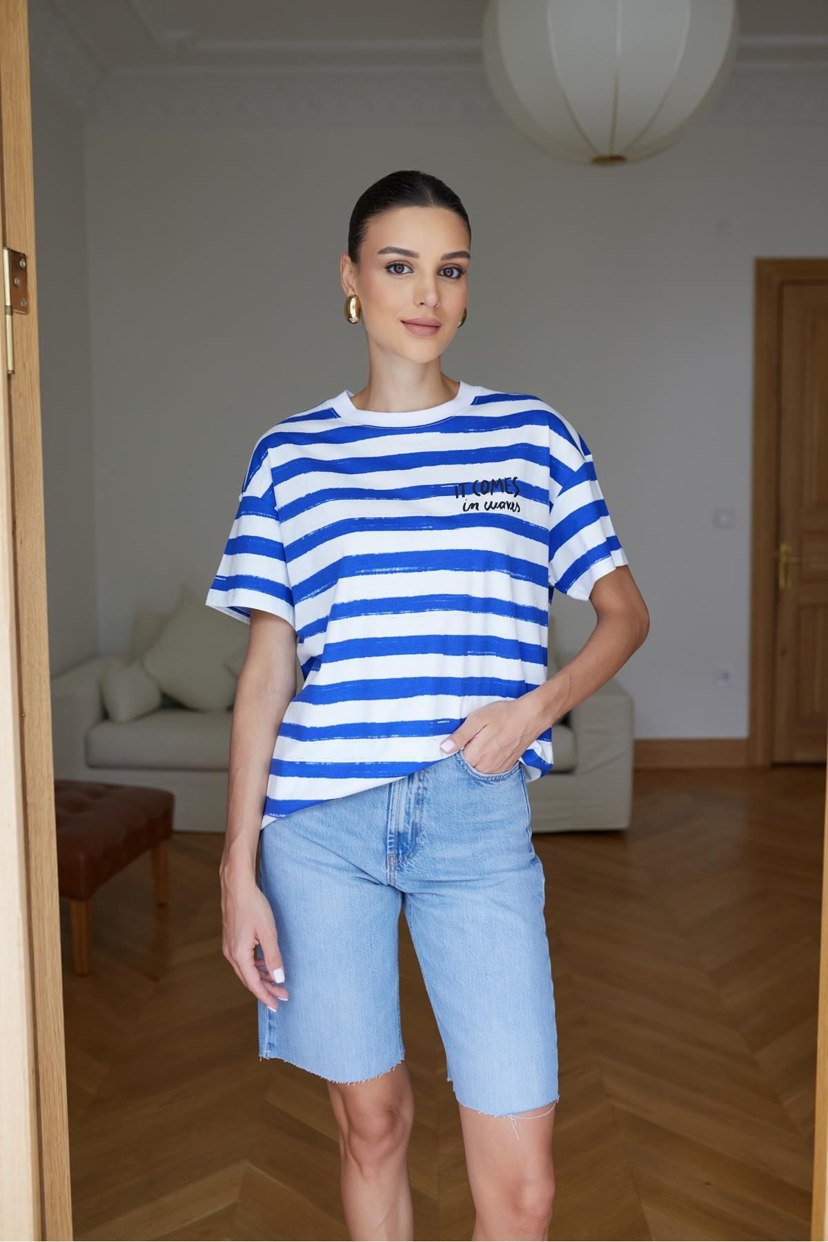 Askı Tekstil Beyaz-Mavi Yazı Baskılı Çizgili Oversize T-Shirt