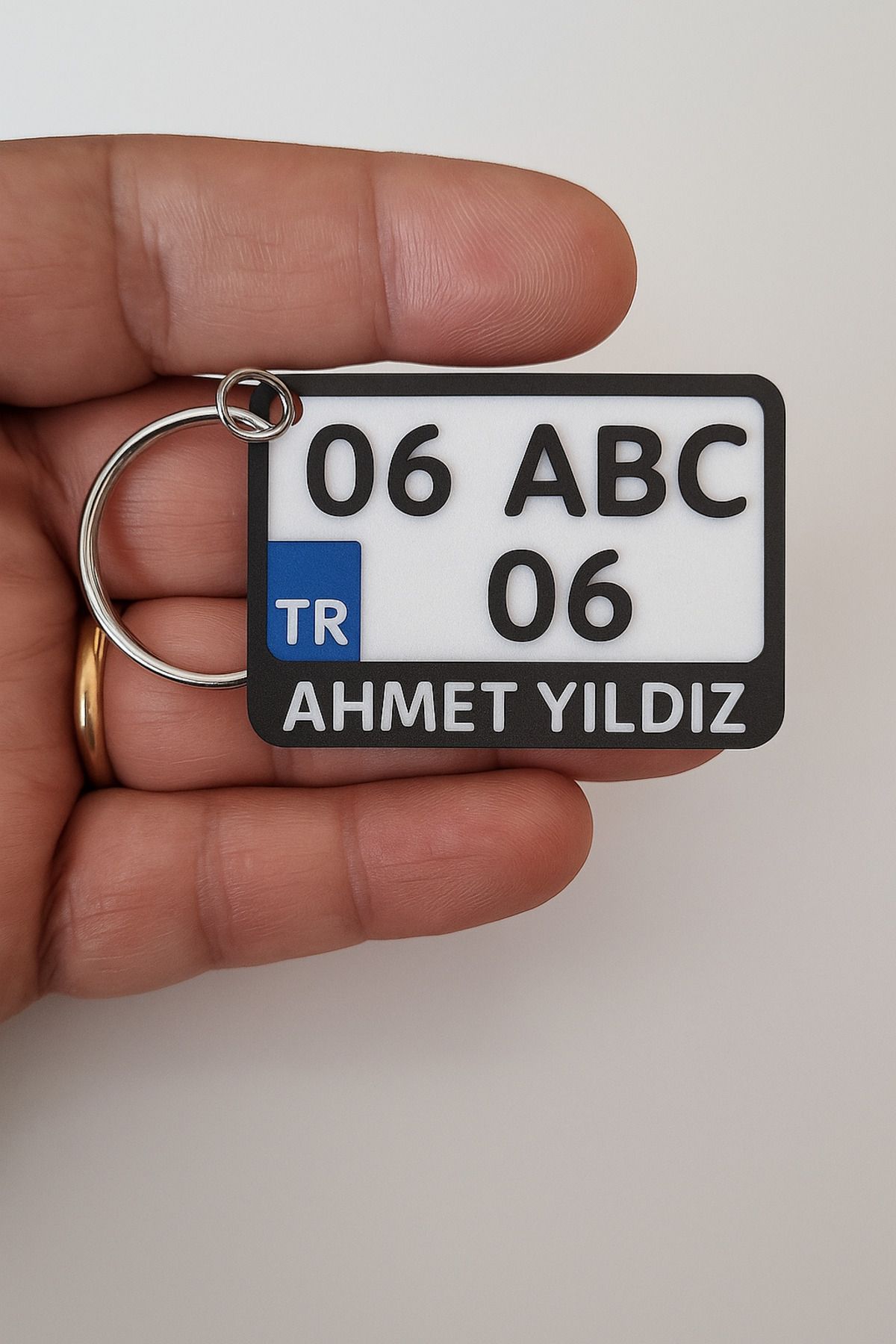 MOLDİVERSE3D KİŞİYE ÖZEL ANAHTARLIK PLAKA ŞEKLİNDE