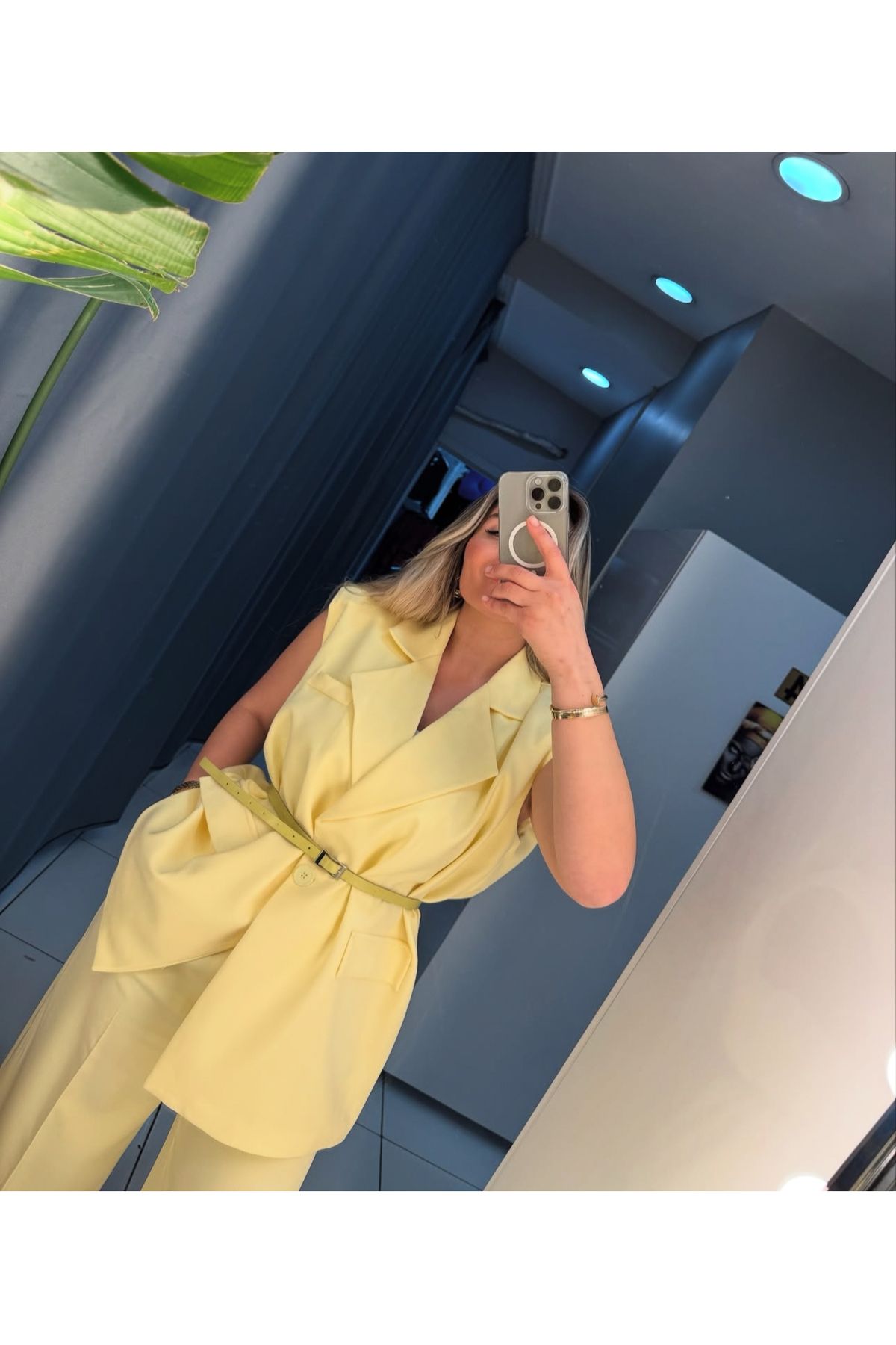 Akça Butik Kemerli yelek