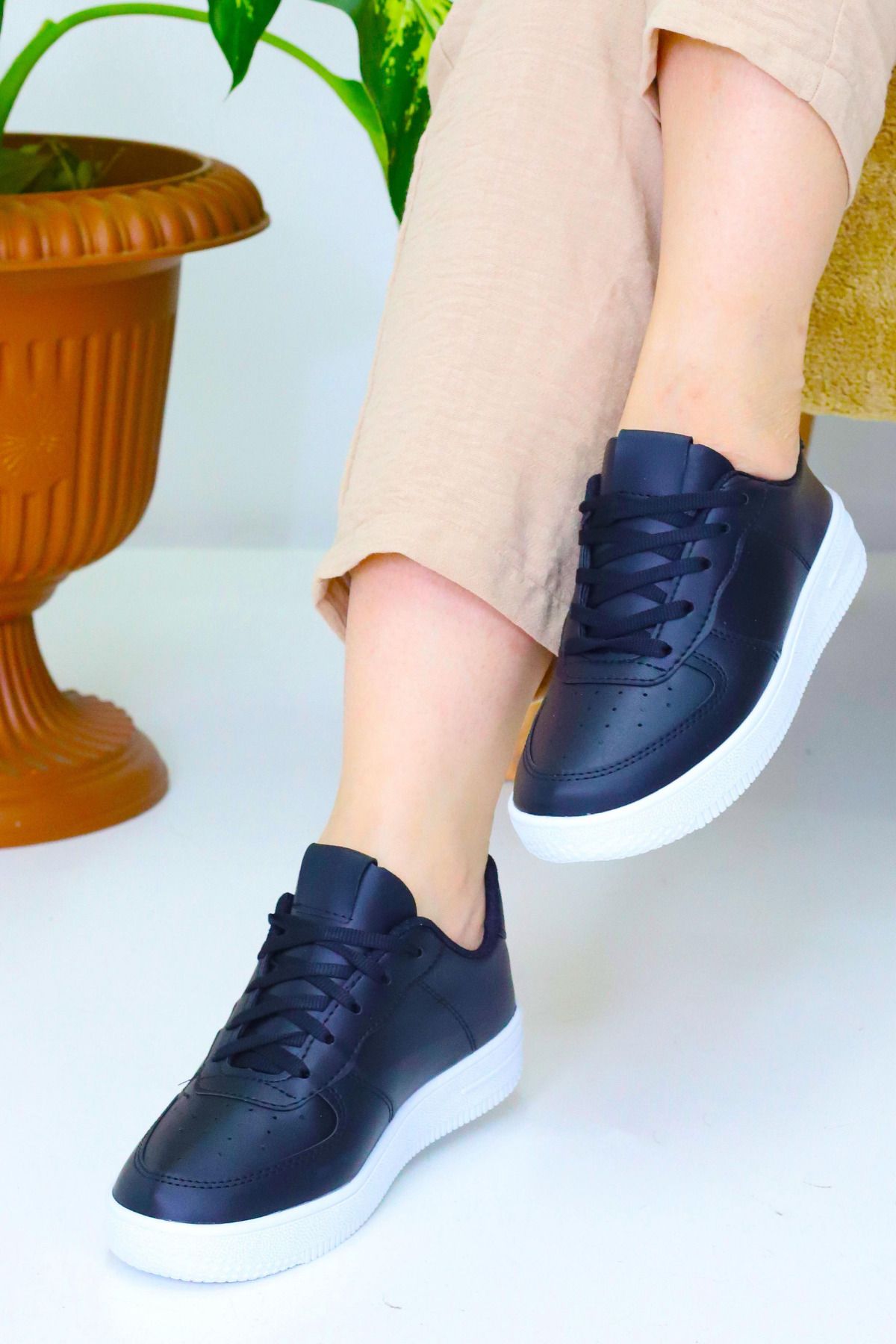 Nubbock Unisex Siyah Beyaz Bağcıklı Düz Taban Spor Ayakkabı NK4080