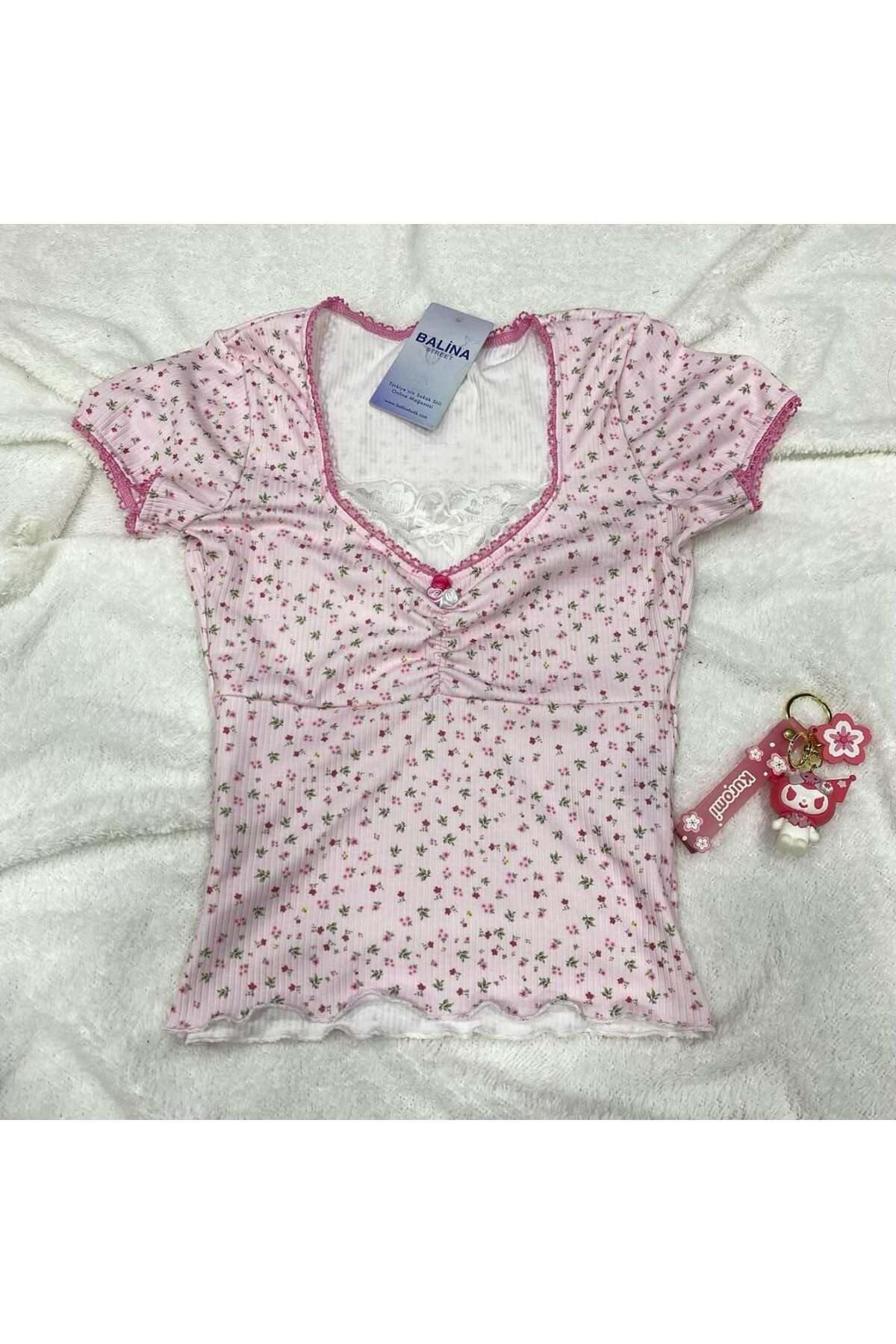 Gofeel Büzgülü Çiçek Detail Aesthetic Bluz