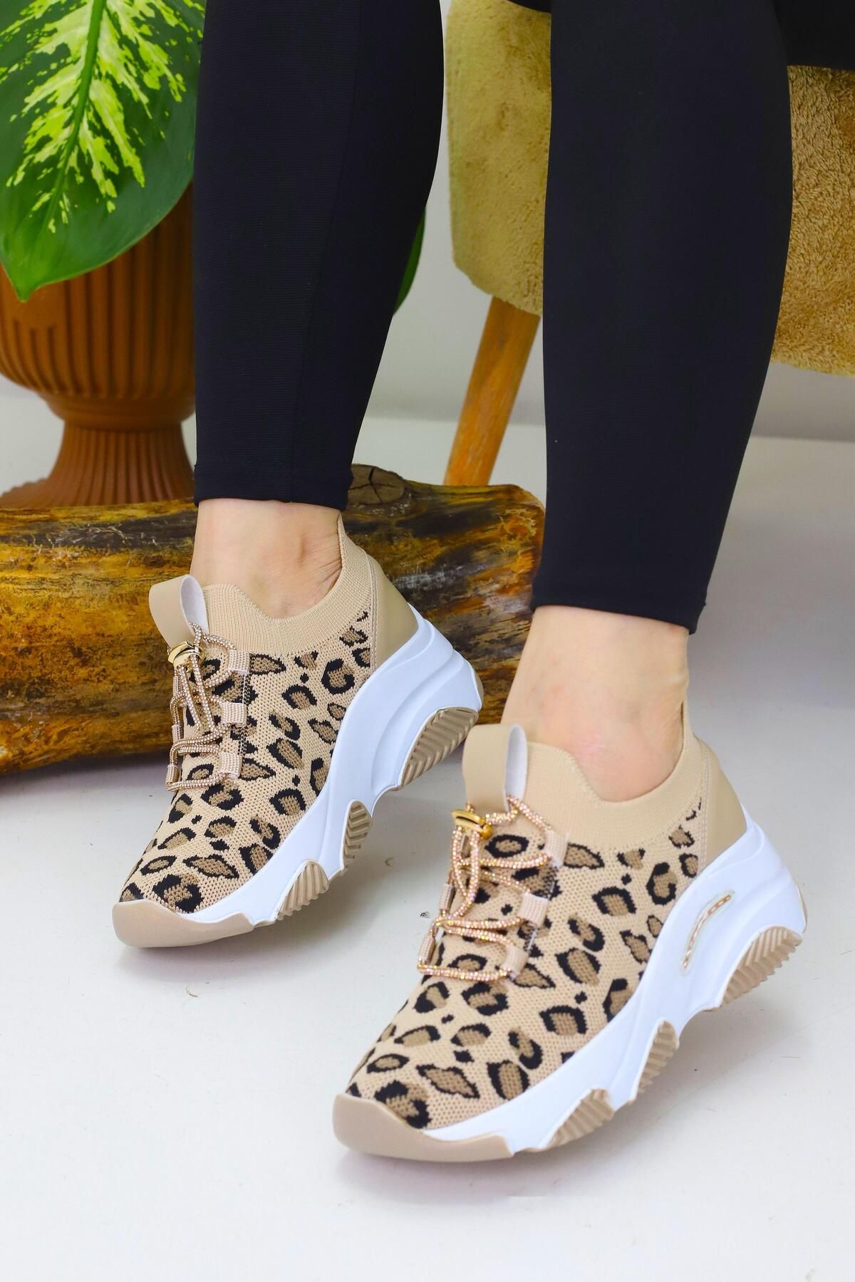 Nubbock Kadın Bej Leopar Desen Gizli Topuk Ayakkabı NK4076