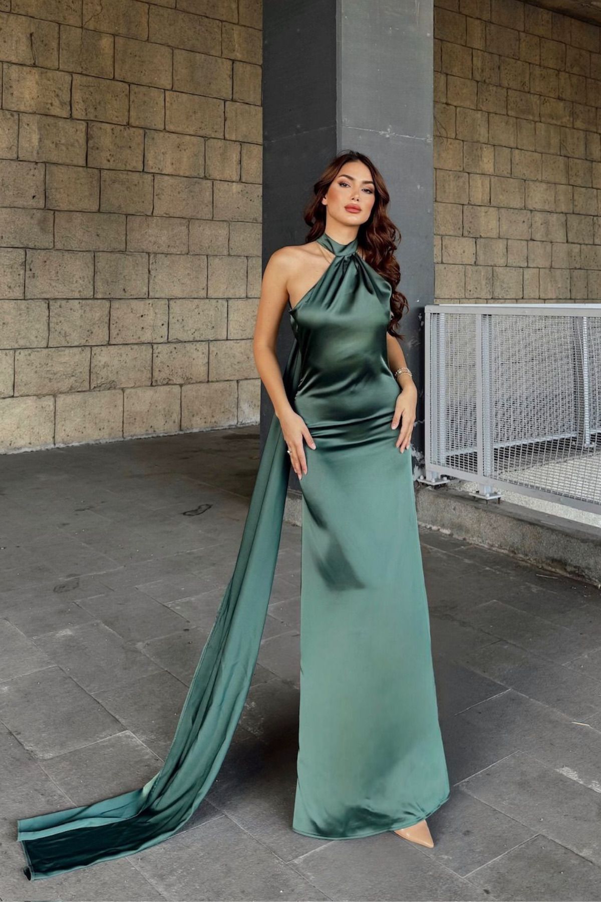 Sindimoda Afra Boyundan Bağlama Kuyruklu Saten Abiye 64752