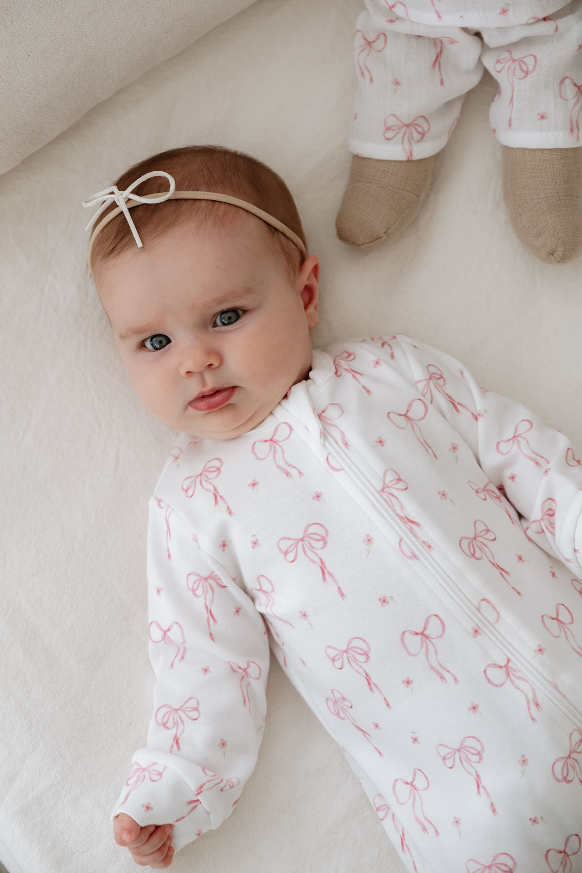 Tuğba Kuğu 0.3 TOG Fermuarlı Patikli Bebek Tulumu - Pureline Series - Dainty Bows fotoğrafı 3 (önizleme)