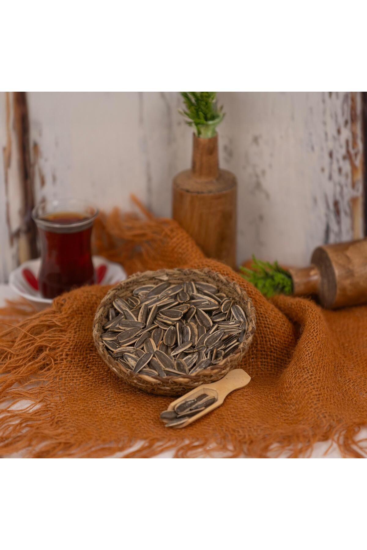ÜLKÜ KURUYEMİŞ JUMBO ÇİĞ SİYAH ÇEKİRDEK BÜYÜK BOY 250GR