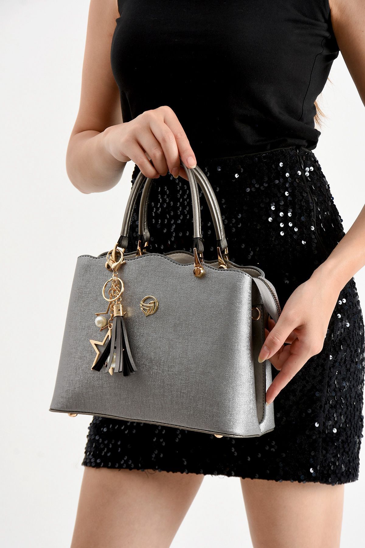 STYLE BAGS Stylebags Püskül Kadın Omuz Ve Çarpraz Çantası 17x24 ebatında