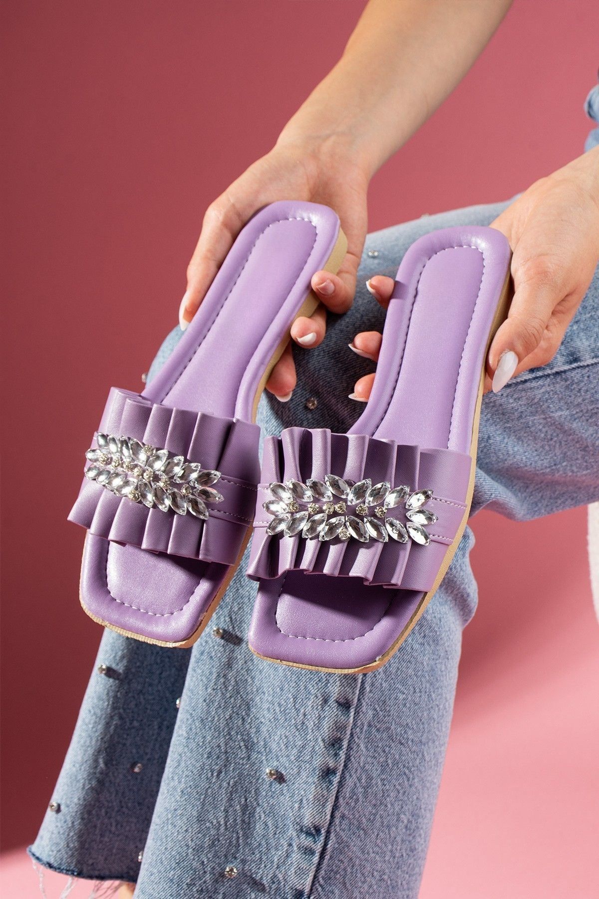 FUGA MODA Thor Lila Katlamalı Yaprak Taş Detaylı Terlik