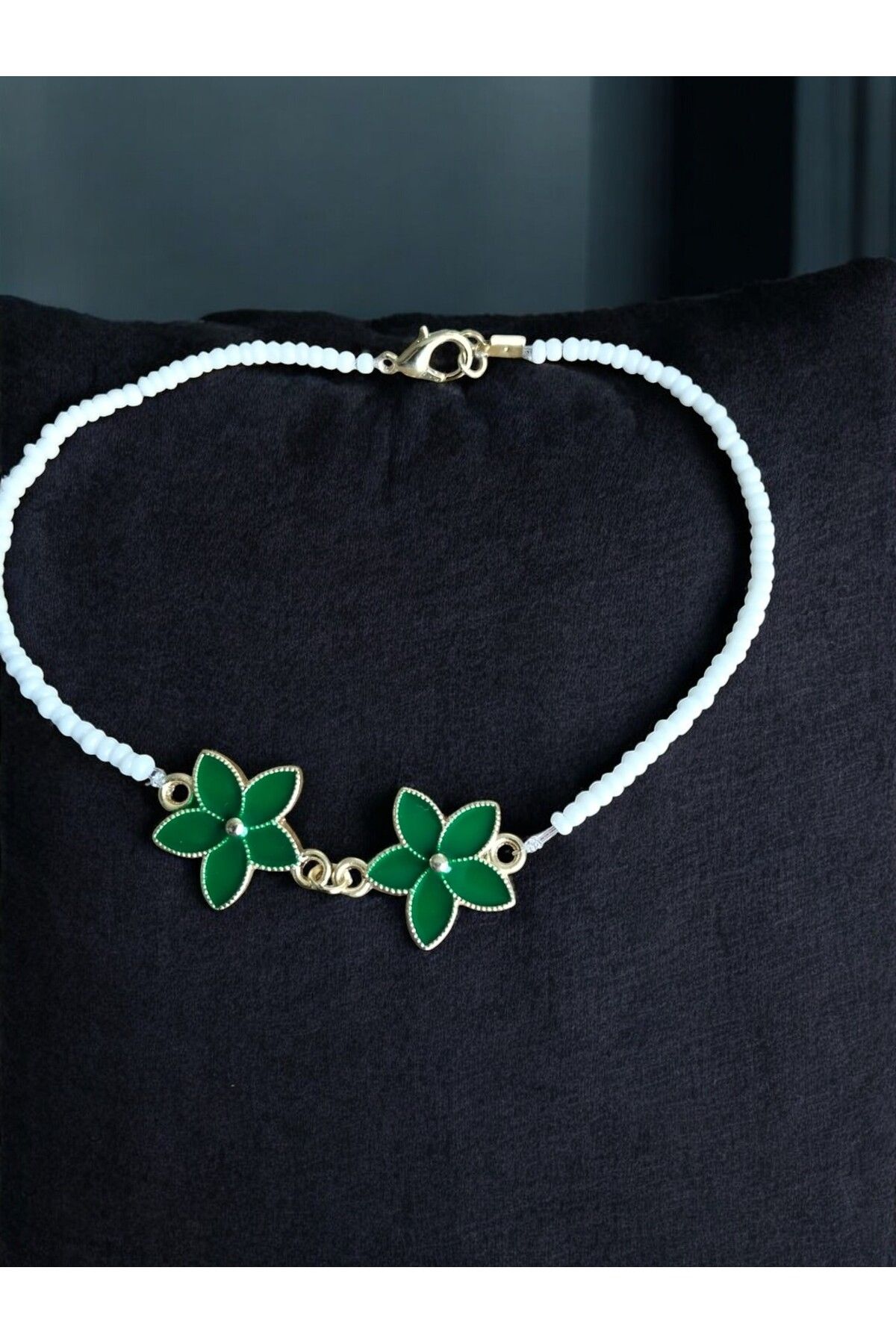 CLOVER JEWELRY Yeşil Çiçek Detaylı Beyaz Boncuklu Halhal – Ayarlanabilir Yazlık Kadın Halhal